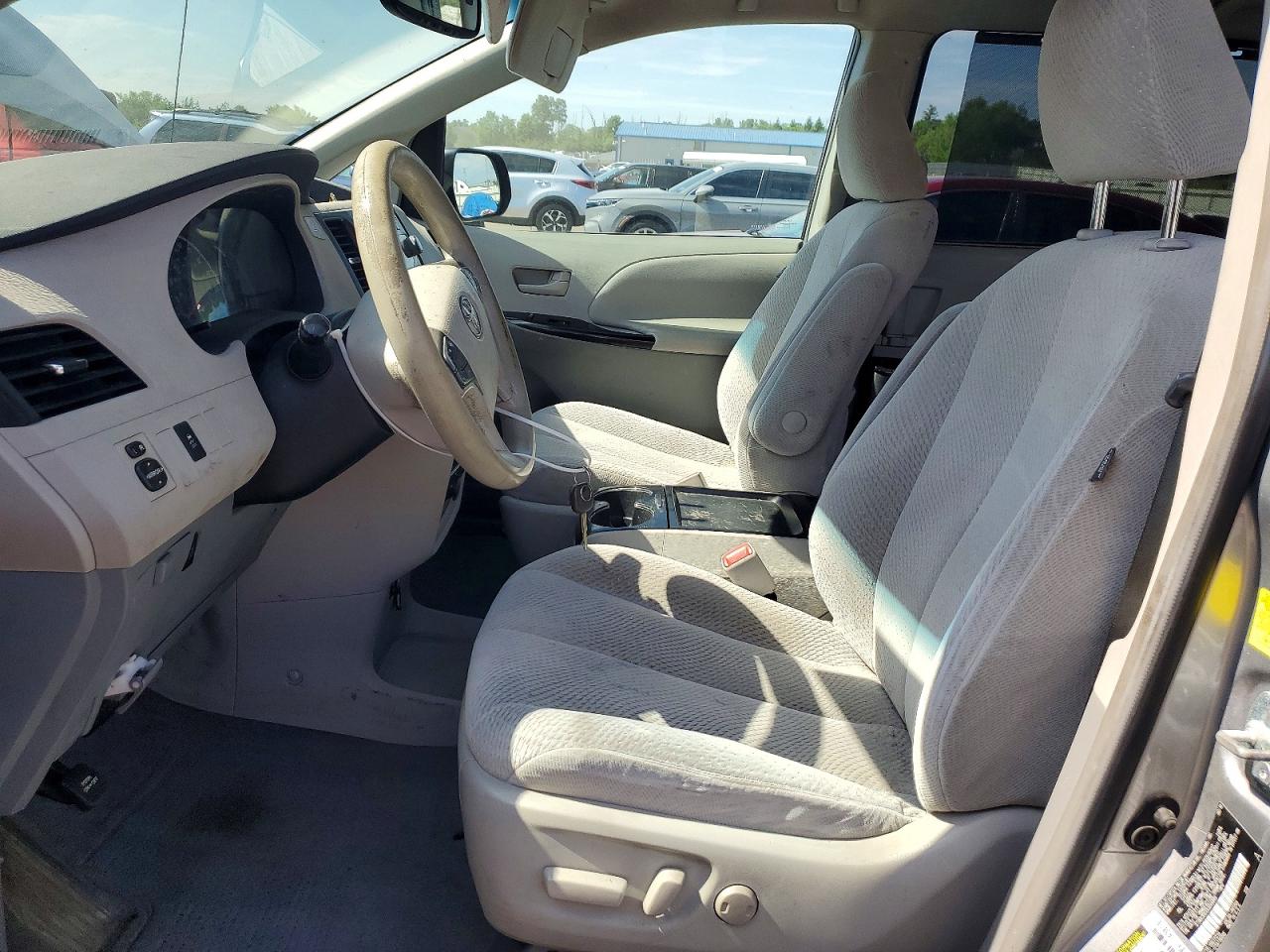 2011 Toyota Sienna Le Silver vin: 5TDKK3DC4BS046889