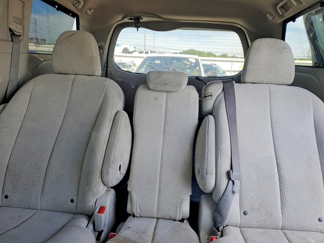 2011 Toyota Sienna Le Silver vin: 5TDKK3DC4BS046889