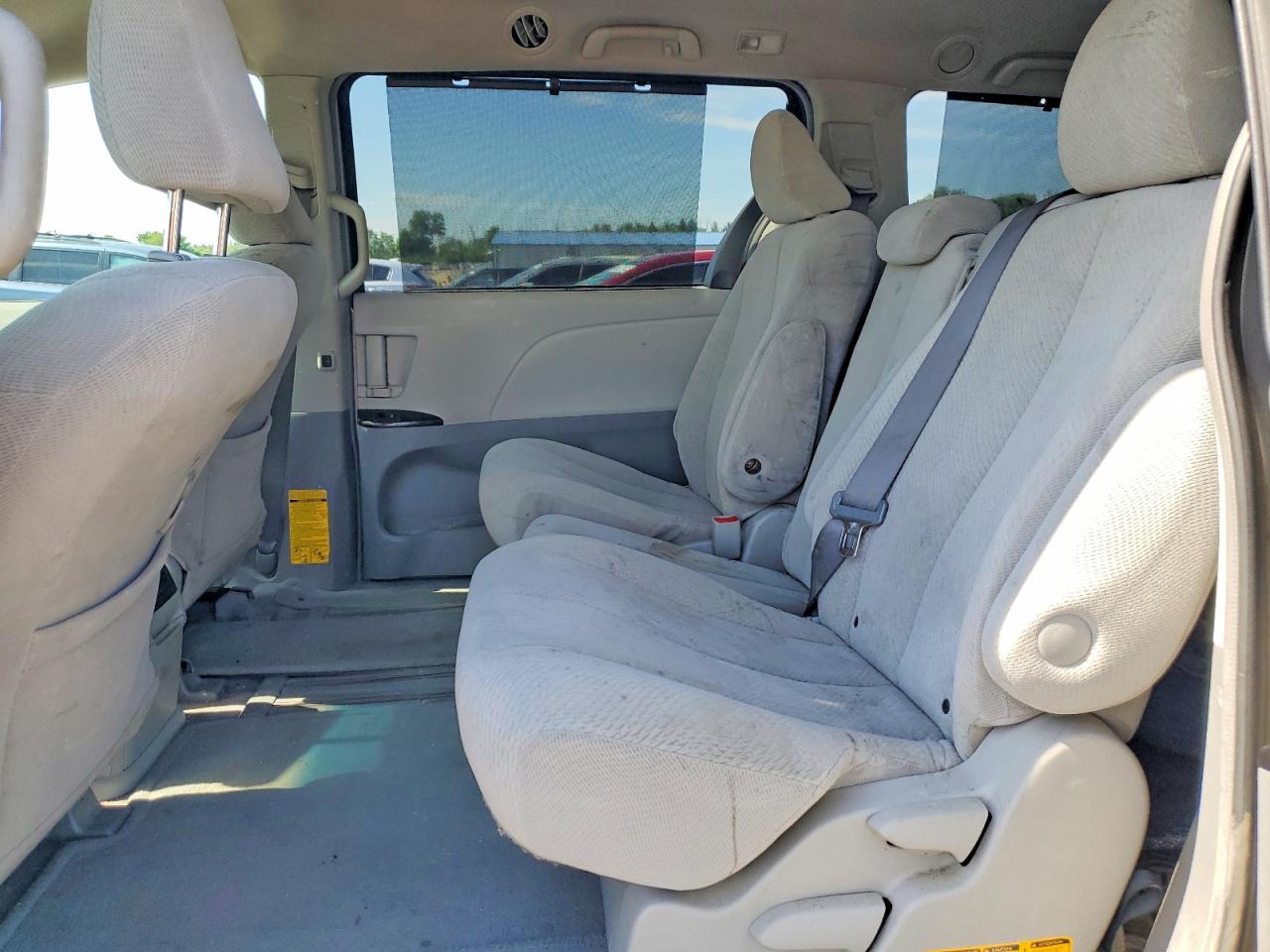 2011 Toyota Sienna Le Silver vin: 5TDKK3DC4BS046889