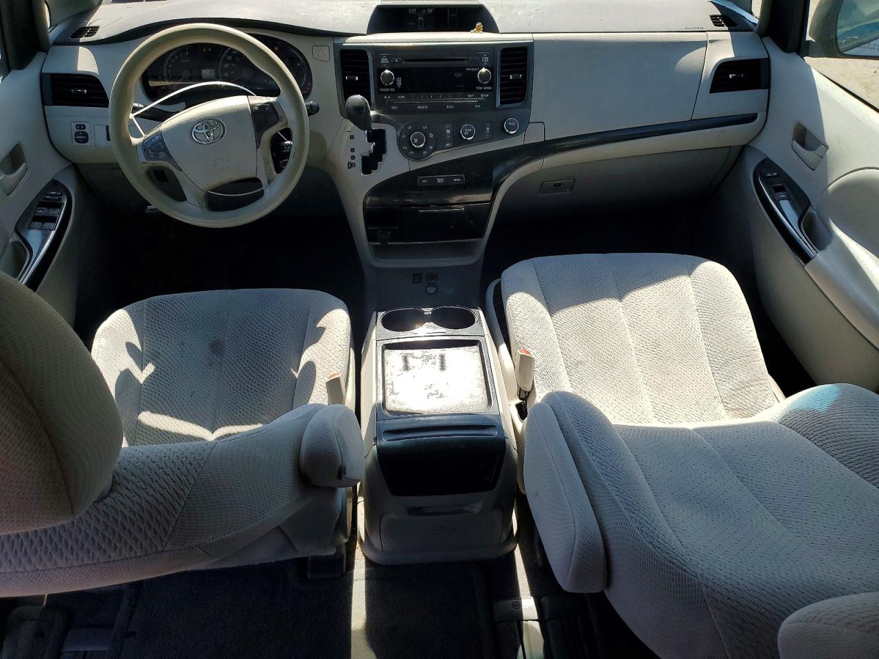 2011 Toyota Sienna Le Silver vin: 5TDKK3DC4BS046889