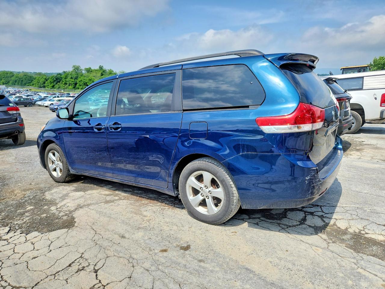 2011 Toyota Sienna Le Blue vin: 5TDKK3DC4BS054295