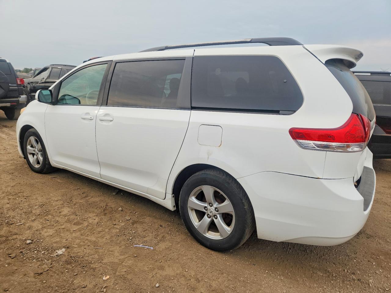 2011 Toyota Sienna Le White vin: 5TDKK3DC4BS056595