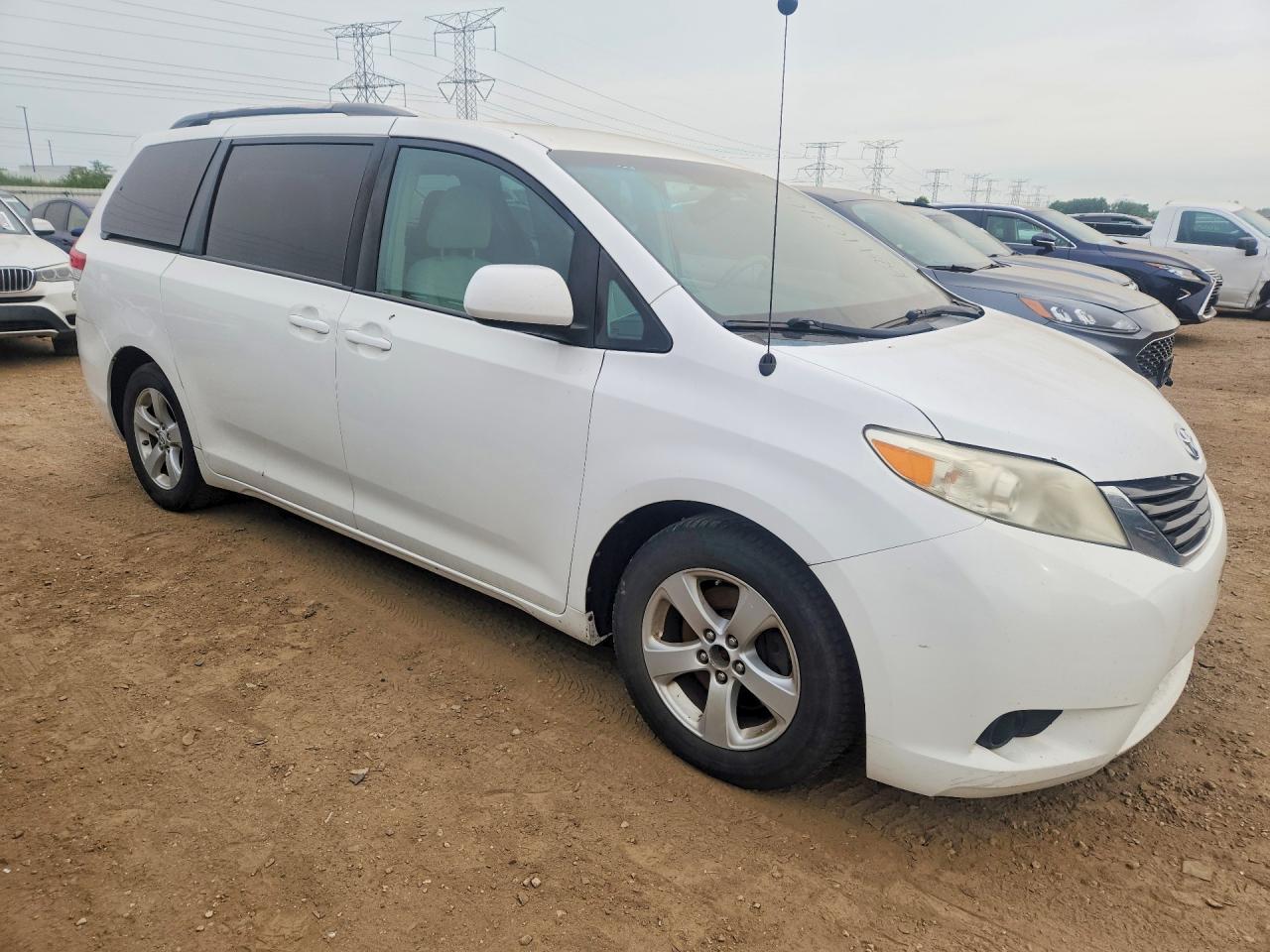 2011 Toyota Sienna Le White vin: 5TDKK3DC4BS056595