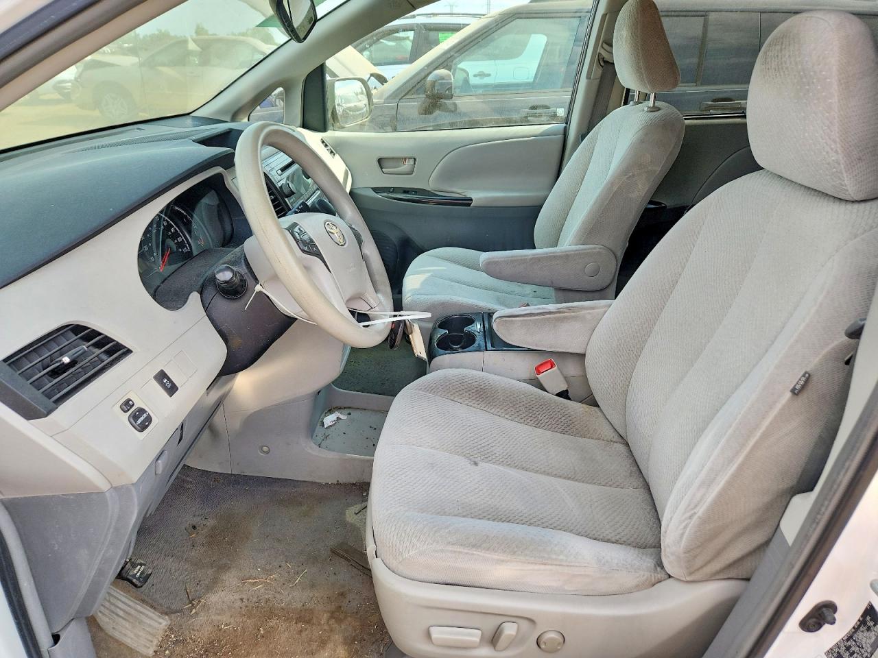 2011 Toyota Sienna Le White vin: 5TDKK3DC4BS056595