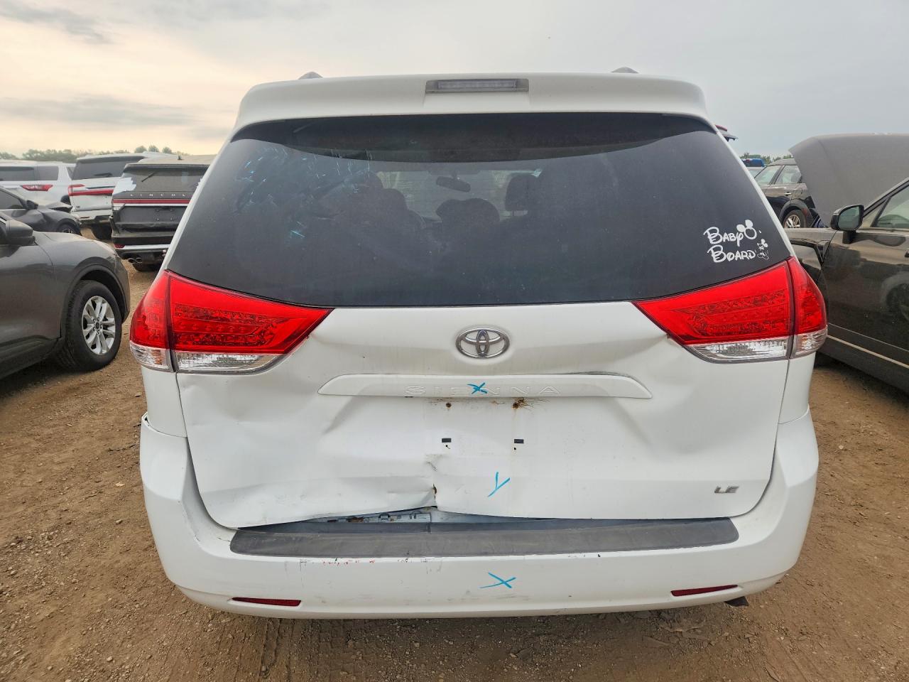 2011 Toyota Sienna Le White vin: 5TDKK3DC4BS056595