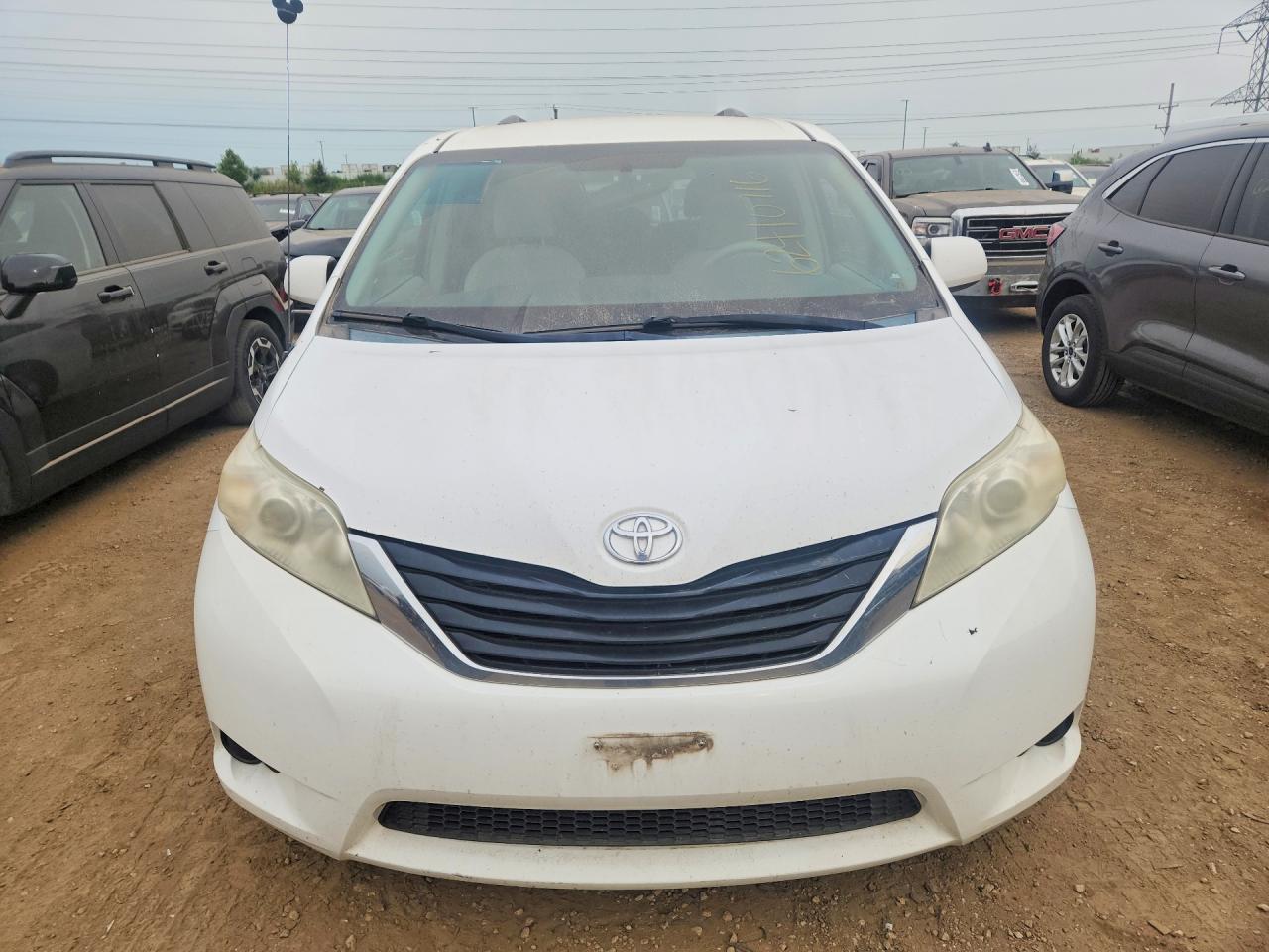 2011 Toyota Sienna Le White vin: 5TDKK3DC4BS056595