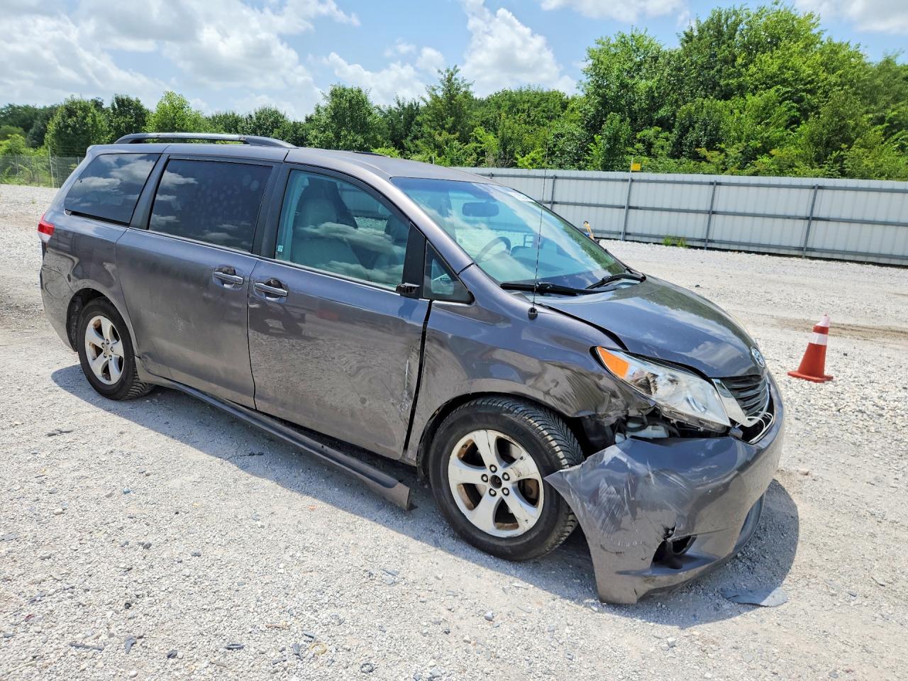 2011 Toyota Sienna Le Gray vin: 5TDKK3DC4BS062445