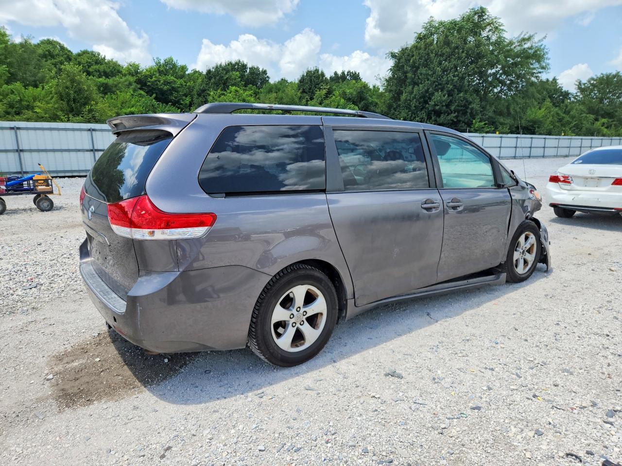 2011 Toyota Sienna Le Gray vin: 5TDKK3DC4BS062445