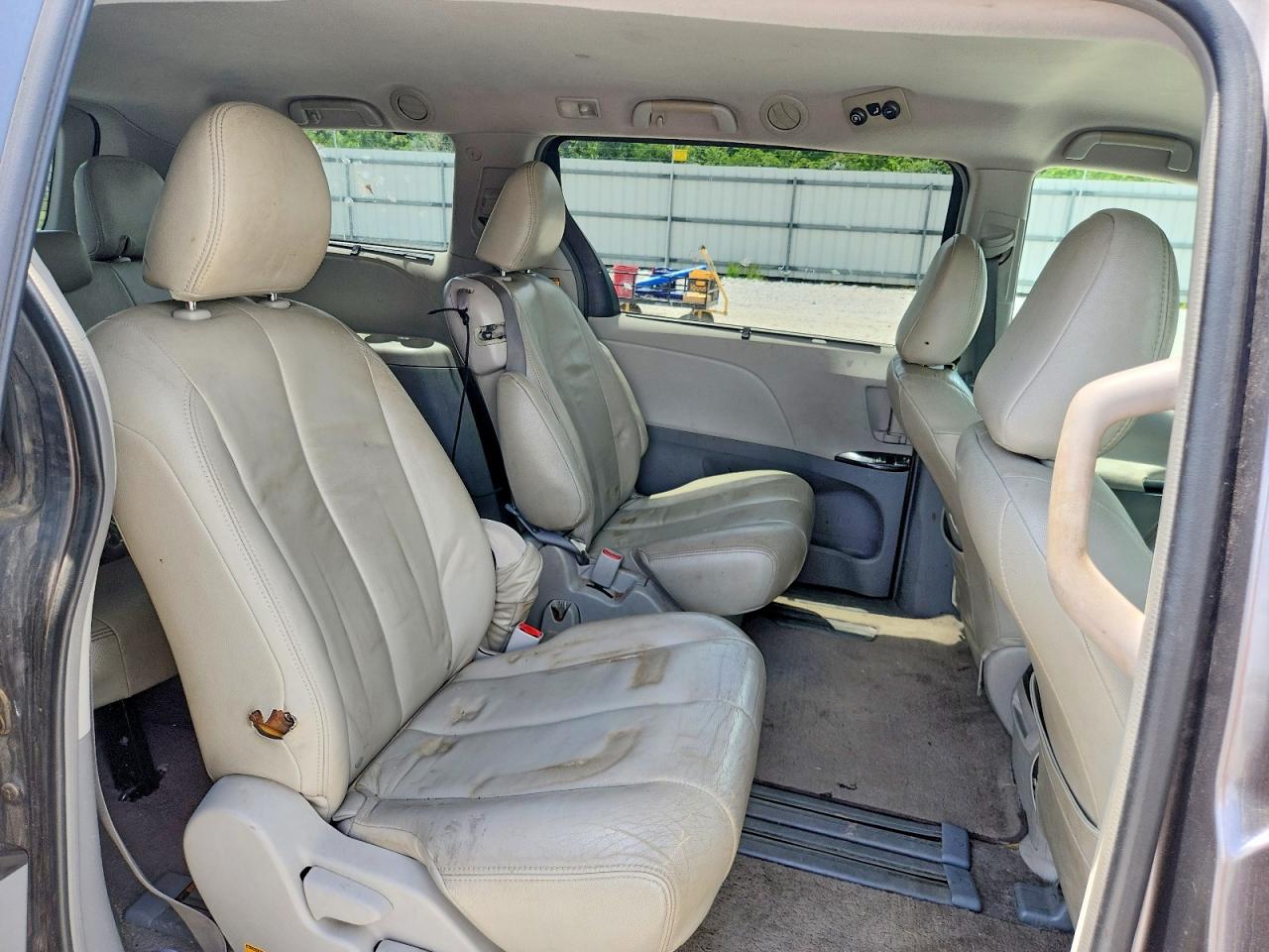 2011 Toyota Sienna Le Gray vin: 5TDKK3DC4BS062445