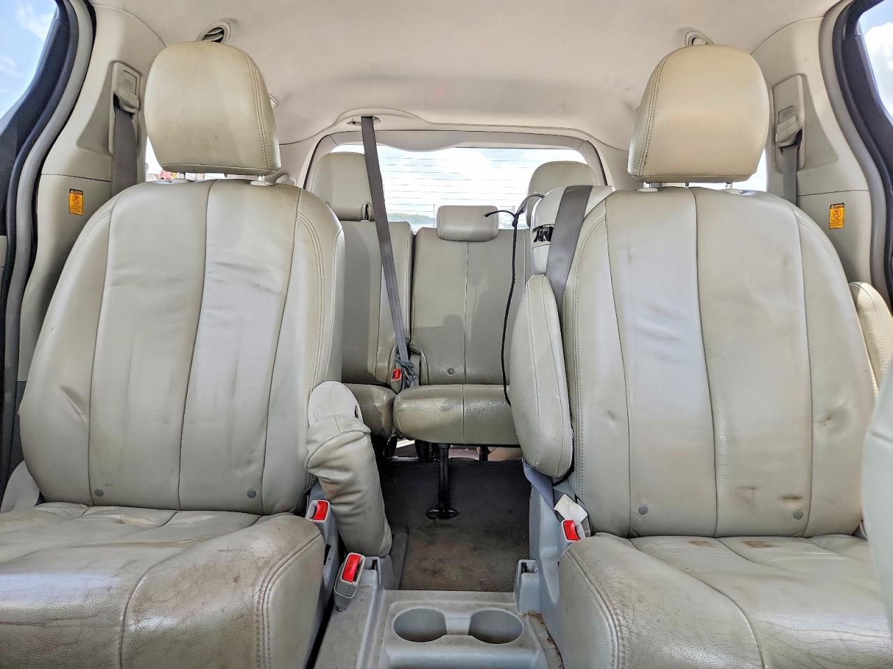 2011 Toyota Sienna Le Gray vin: 5TDKK3DC4BS062445