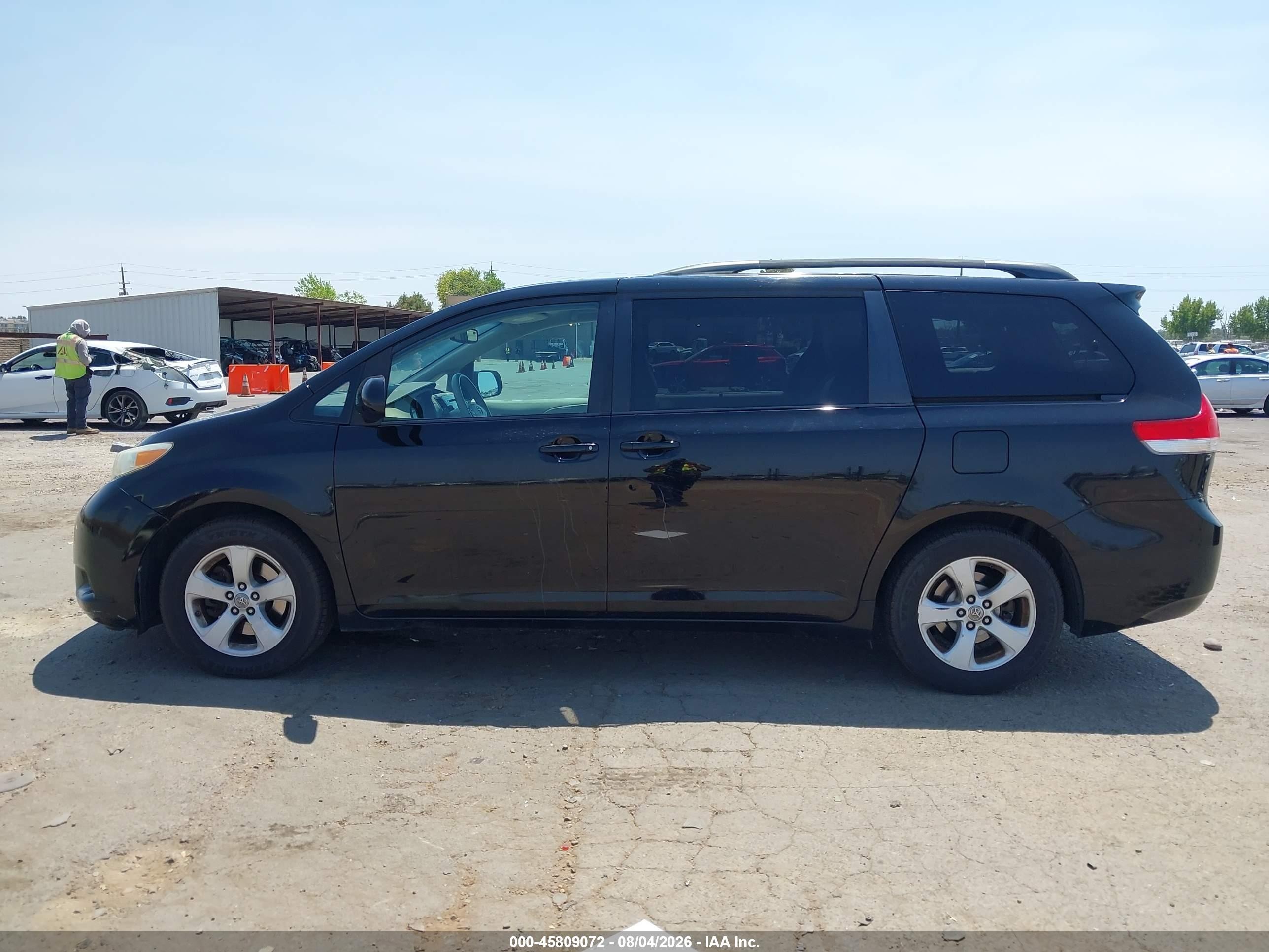 2011 Toyota Sienna Le V6 Black vin: 5TDKK3DC4BS076717