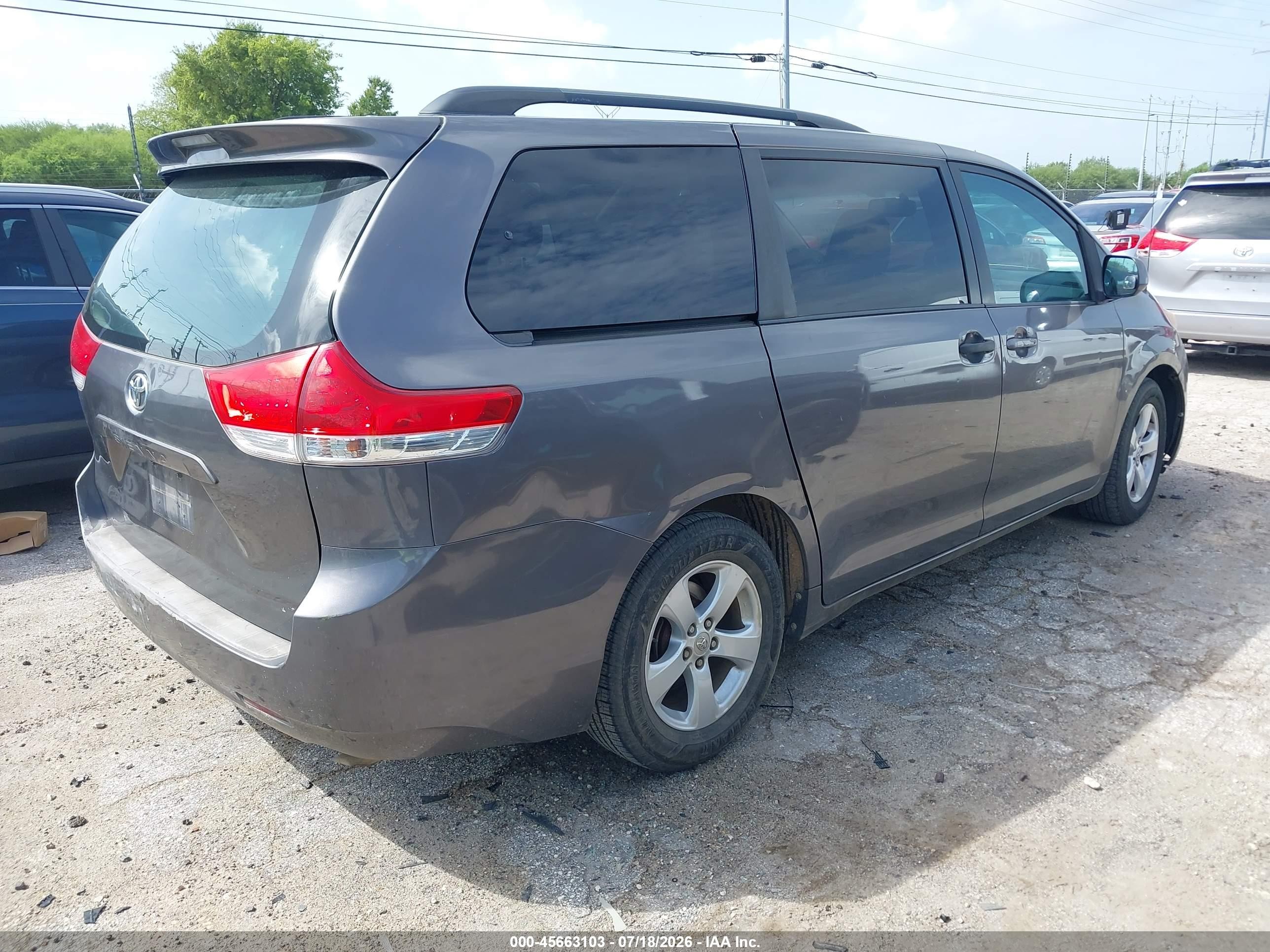 2011 Toyota Sienna Le V6 Gray vin: 5TDKK3DC4BS085093