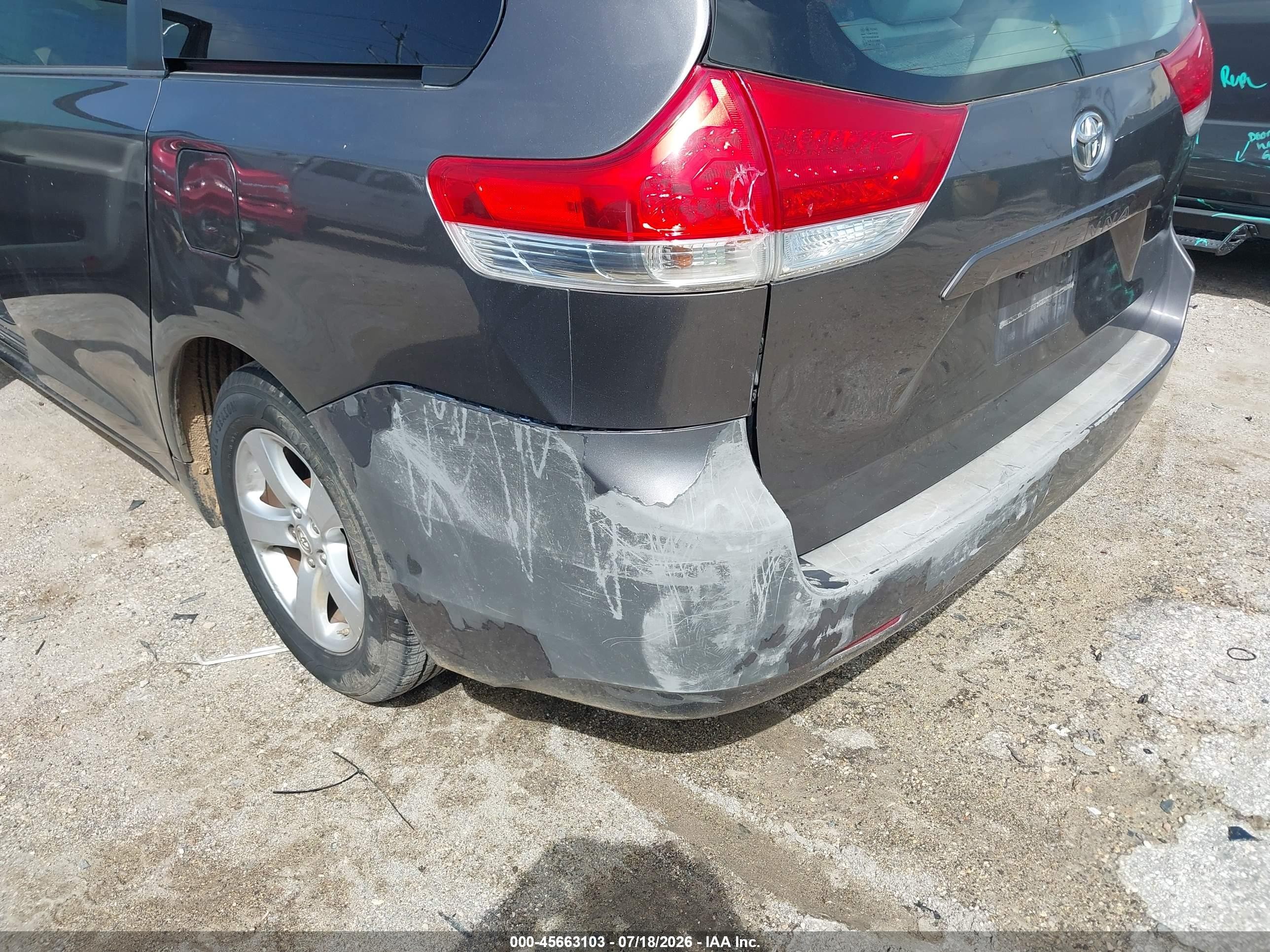 2011 Toyota Sienna Le V6 Gray vin: 5TDKK3DC4BS085093
