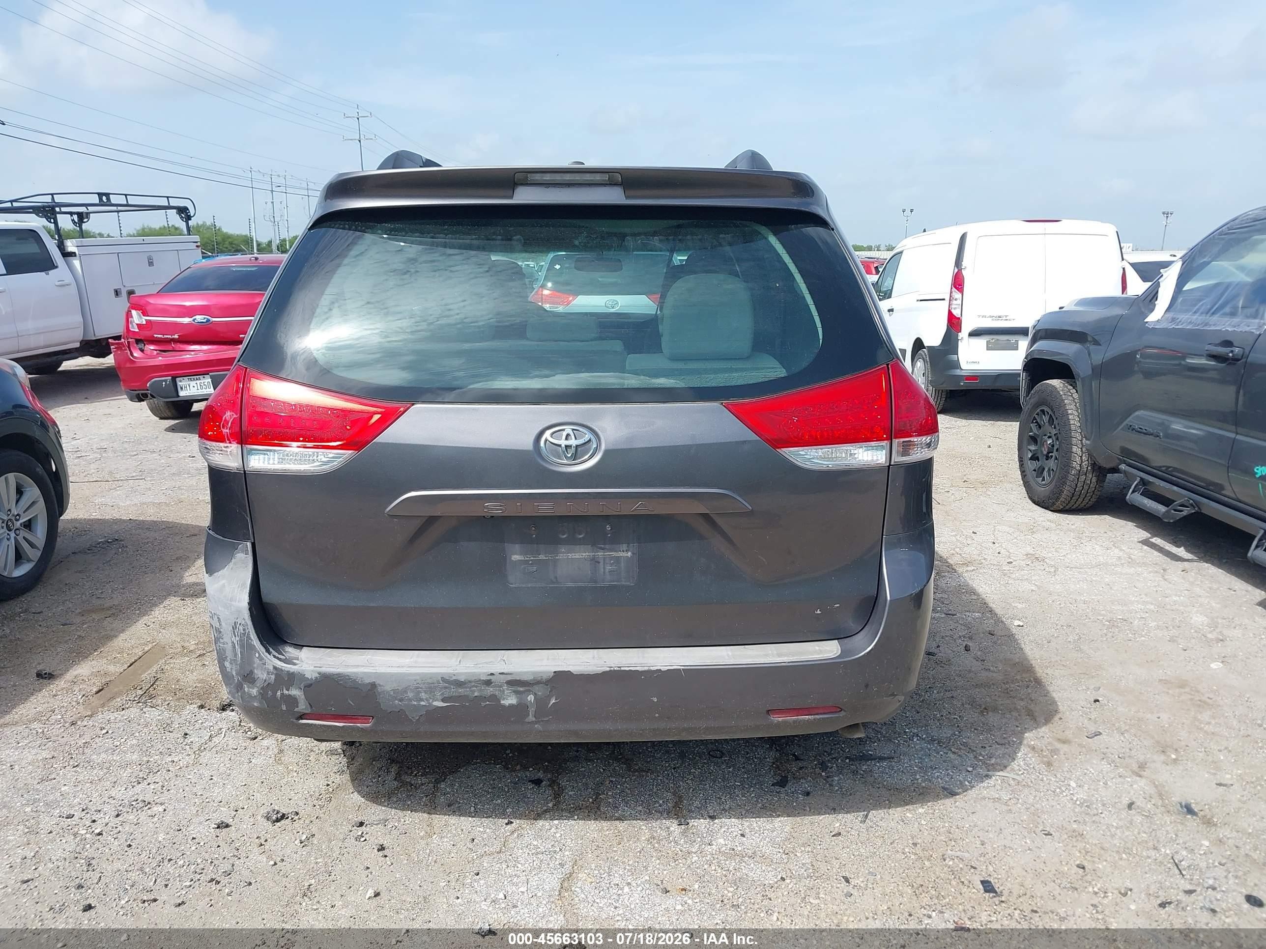 2011 Toyota Sienna Le V6 Gray vin: 5TDKK3DC4BS085093