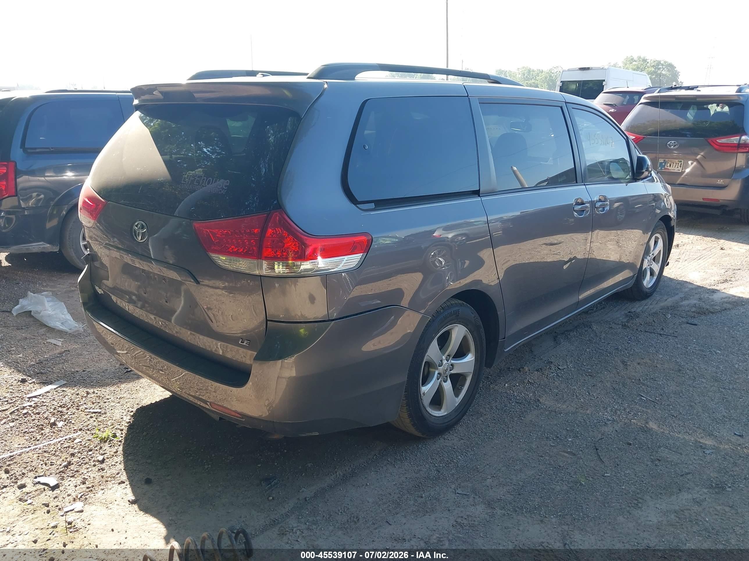 2011 Toyota Sienna Le V6 Gray vin: 5TDKK3DC4BS089841