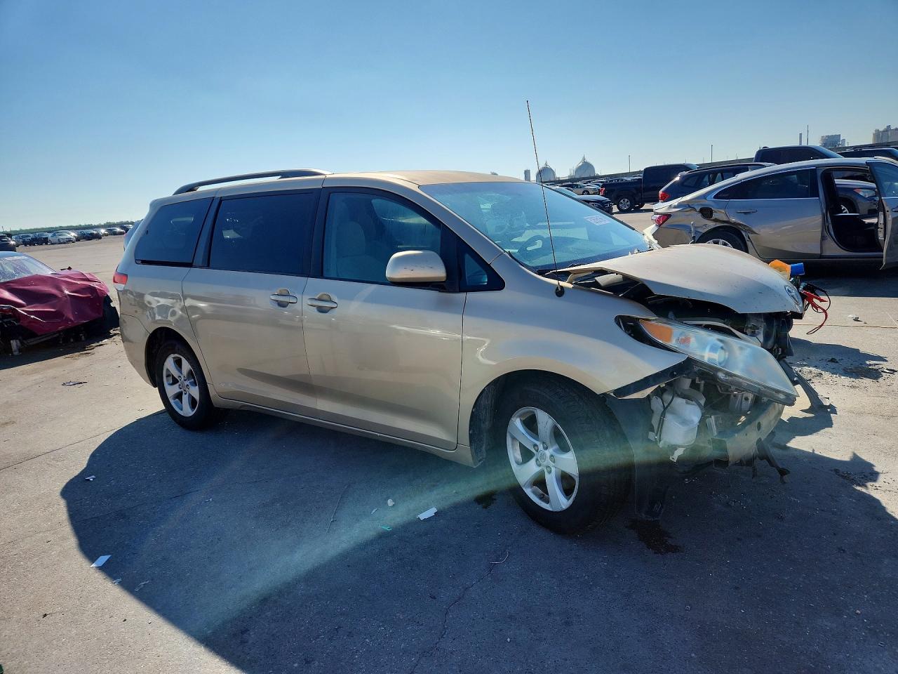 2011 Toyota Sienna Le Gold vin: 5TDKK3DC4BS096532