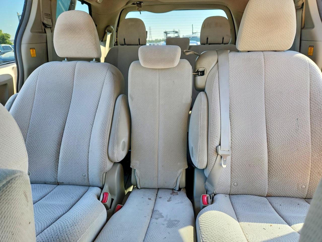 2011 Toyota Sienna Le Gold vin: 5TDKK3DC4BS096532