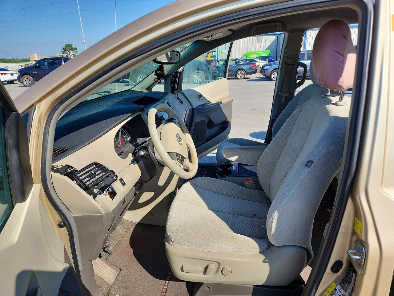 2011 Toyota Sienna Le Gold vin: 5TDKK3DC4BS096532