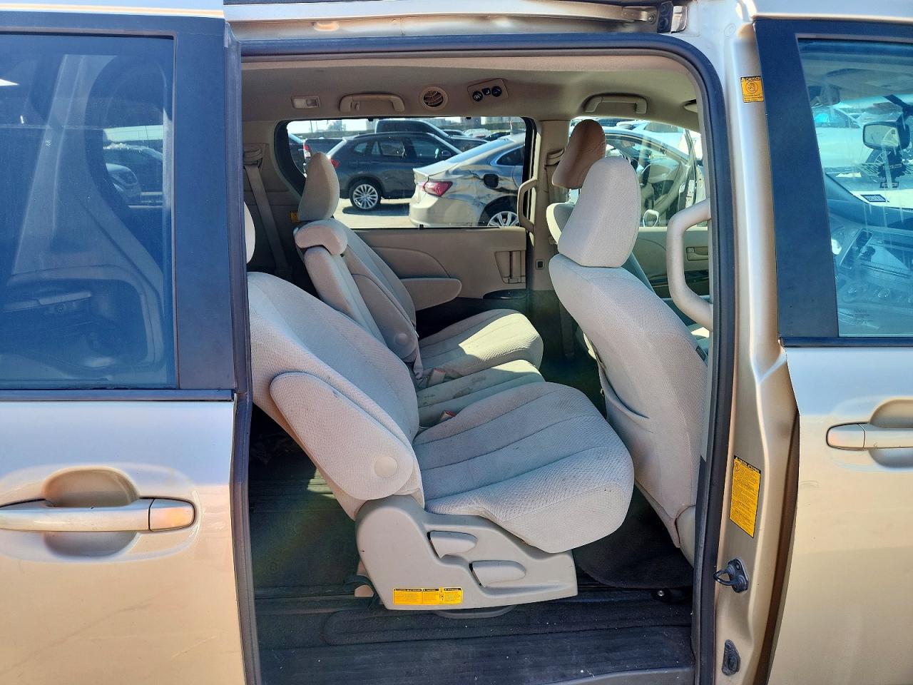 2011 Toyota Sienna Le Gold vin: 5TDKK3DC4BS096532