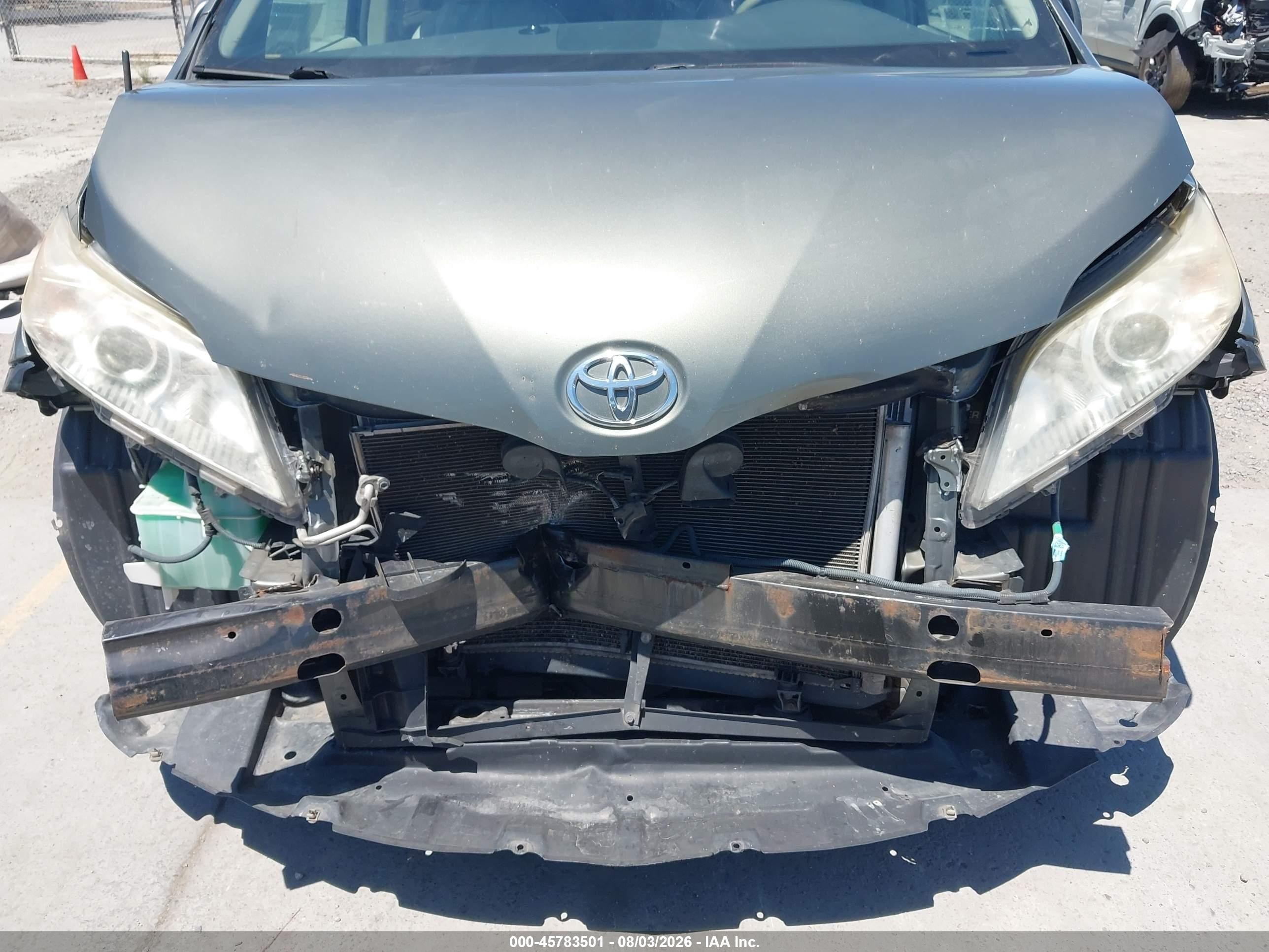 2011 Toyota Sienna Le V6 Brown vin: 5TDKK3DC4BS098488
