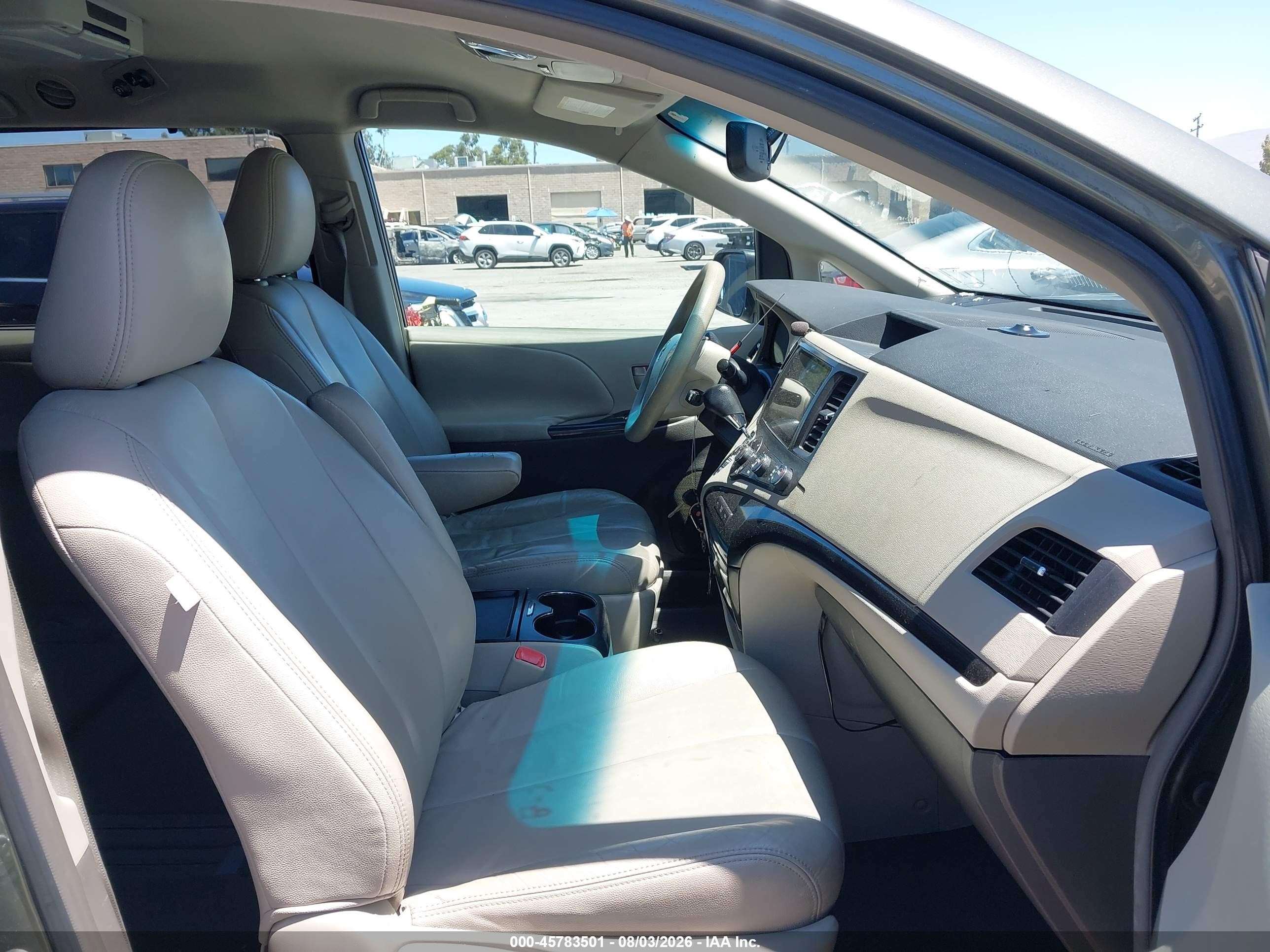 2011 Toyota Sienna Le V6 Brown vin: 5TDKK3DC4BS098488