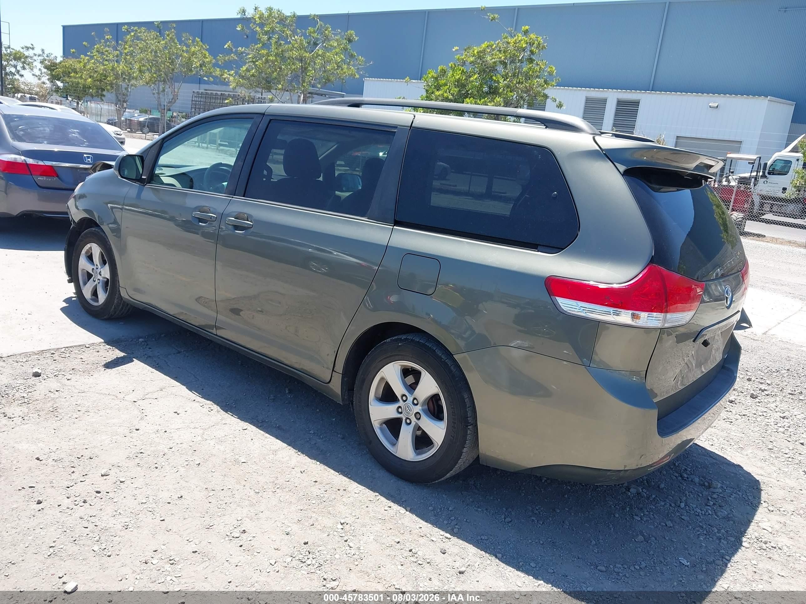 2011 Toyota Sienna Le V6 Brown vin: 5TDKK3DC4BS098488