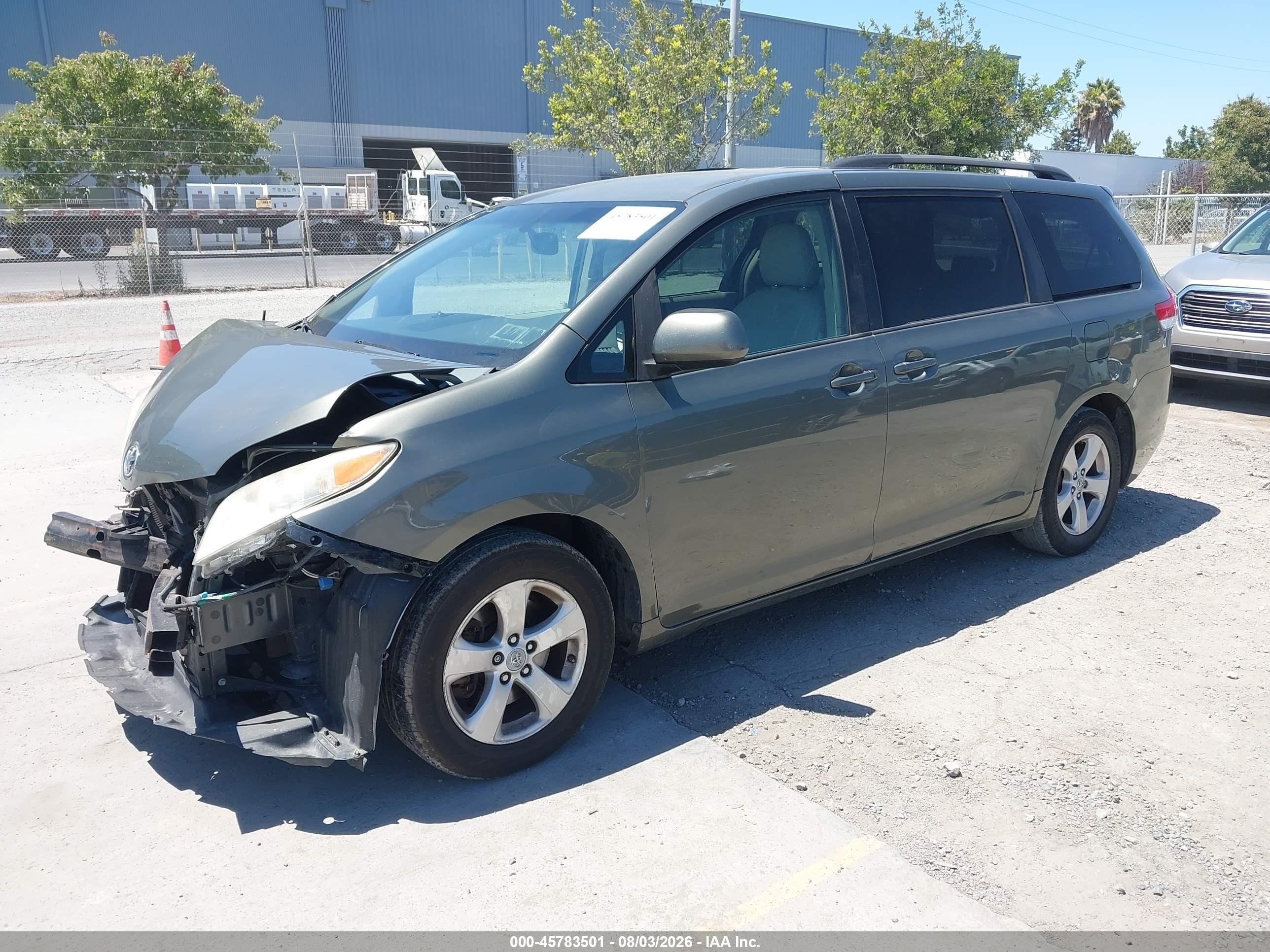 2011 Toyota Sienna Le V6 Brown vin: 5TDKK3DC4BS098488