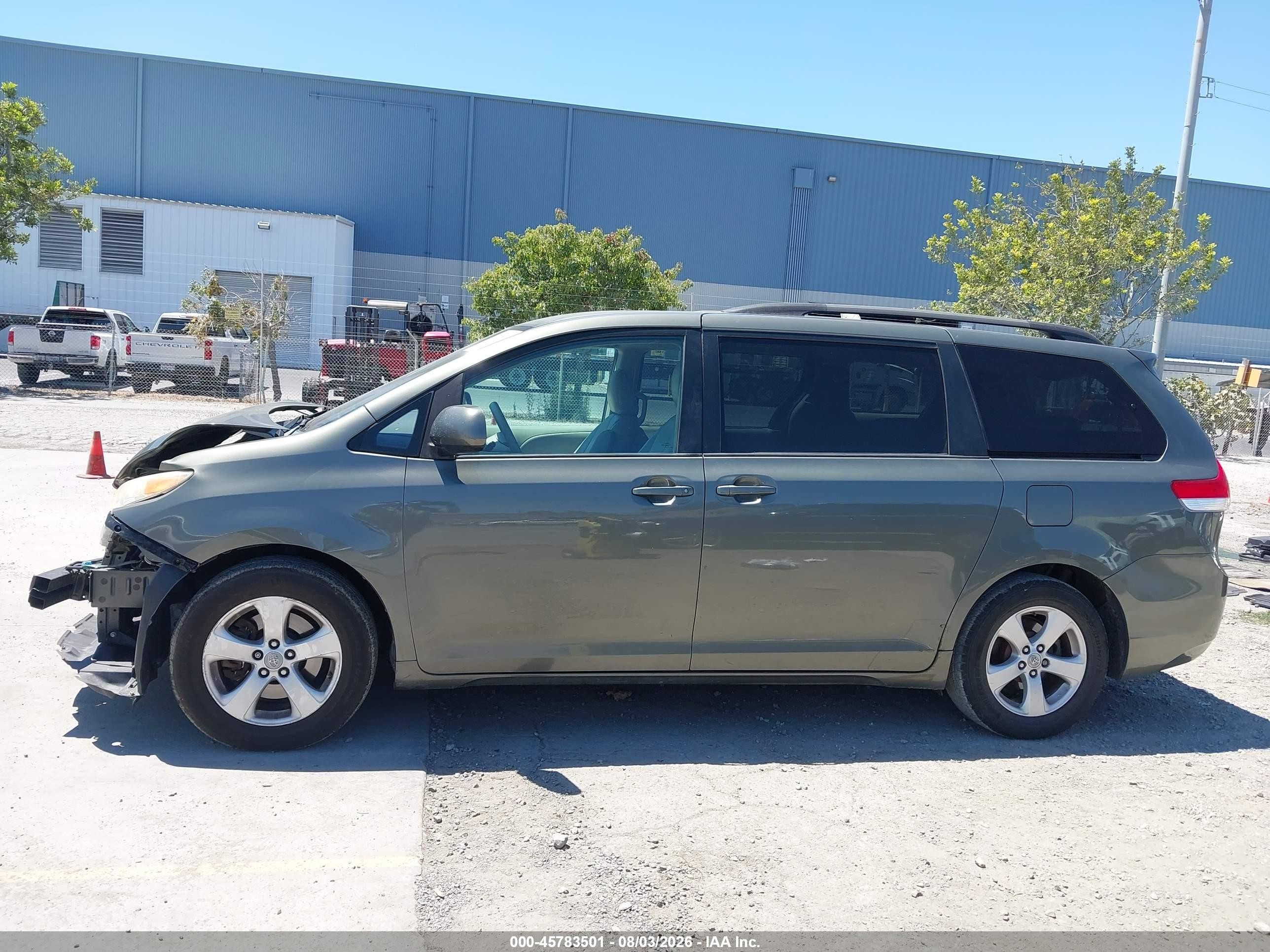 2011 Toyota Sienna Le V6 Brown vin: 5TDKK3DC4BS098488
