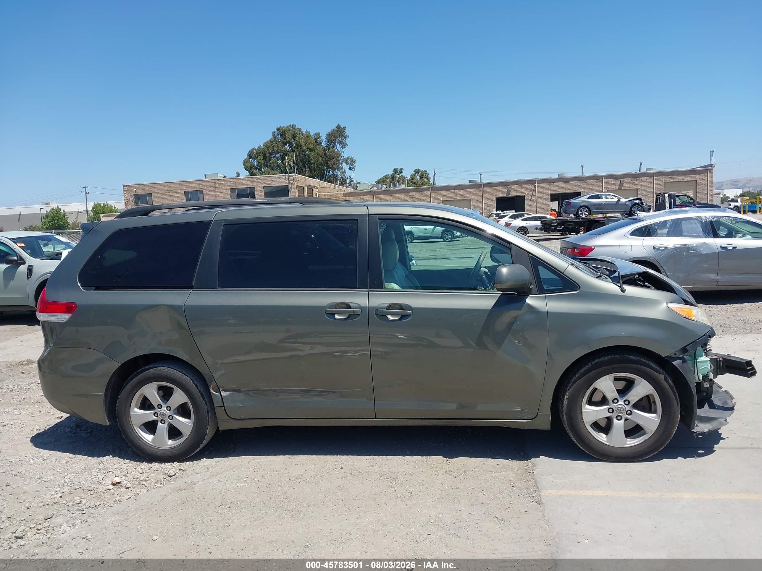 2011 Toyota Sienna Le V6 Brown vin: 5TDKK3DC4BS098488