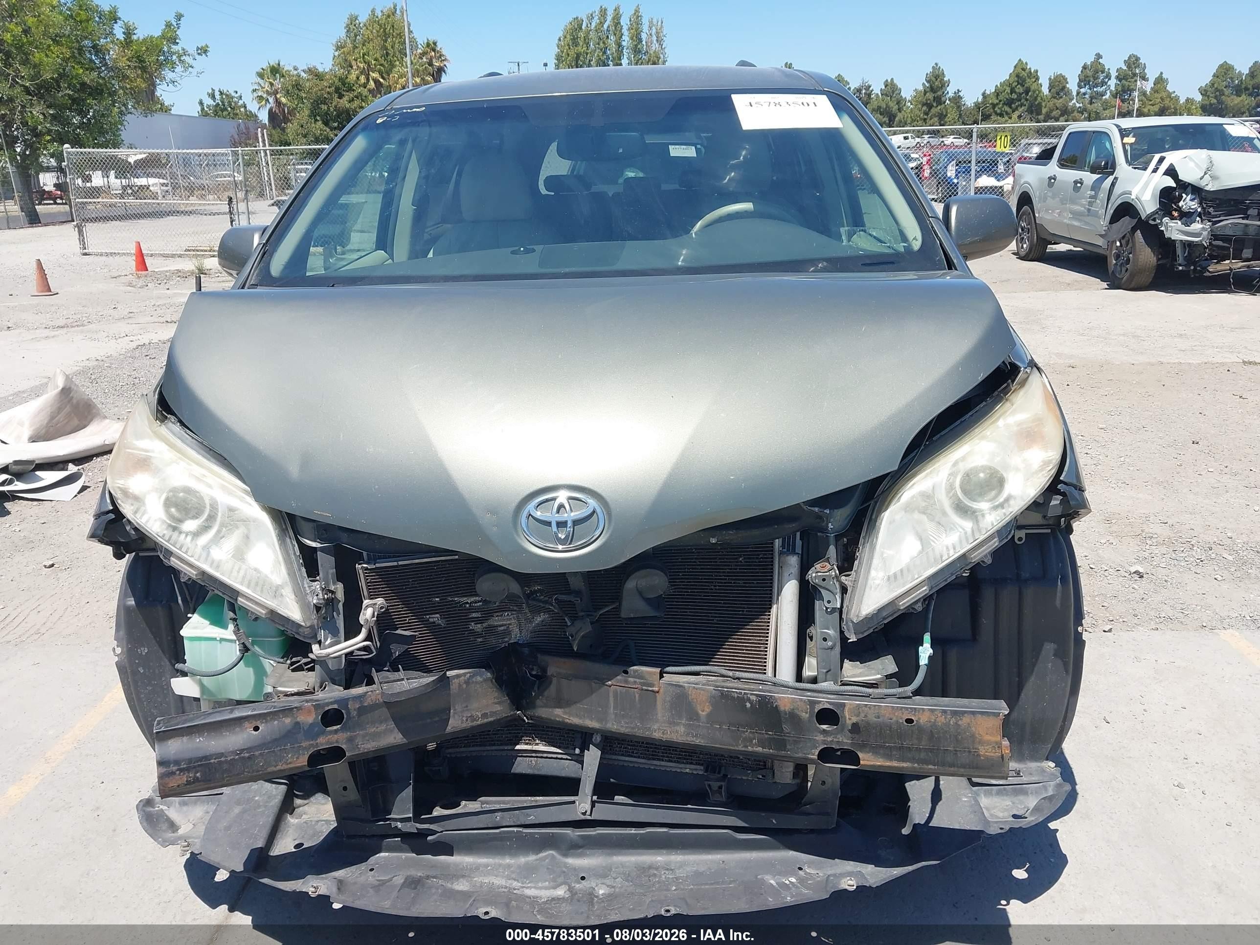 2011 Toyota Sienna Le V6 Brown vin: 5TDKK3DC4BS098488