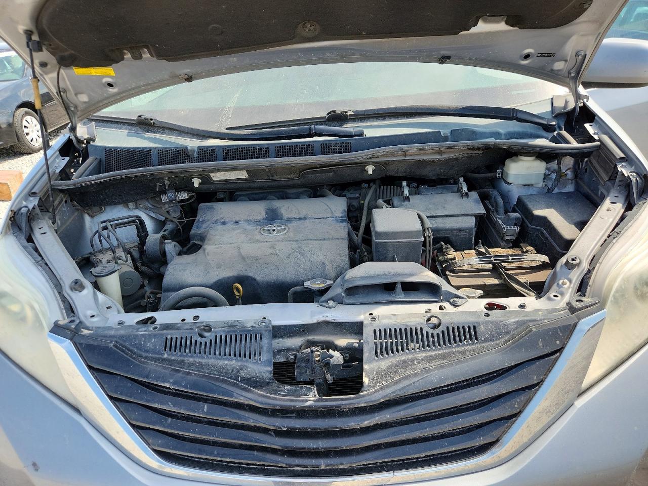 2011 Toyota Sienna Le Silver vin: 5TDKK3DC4BS119288