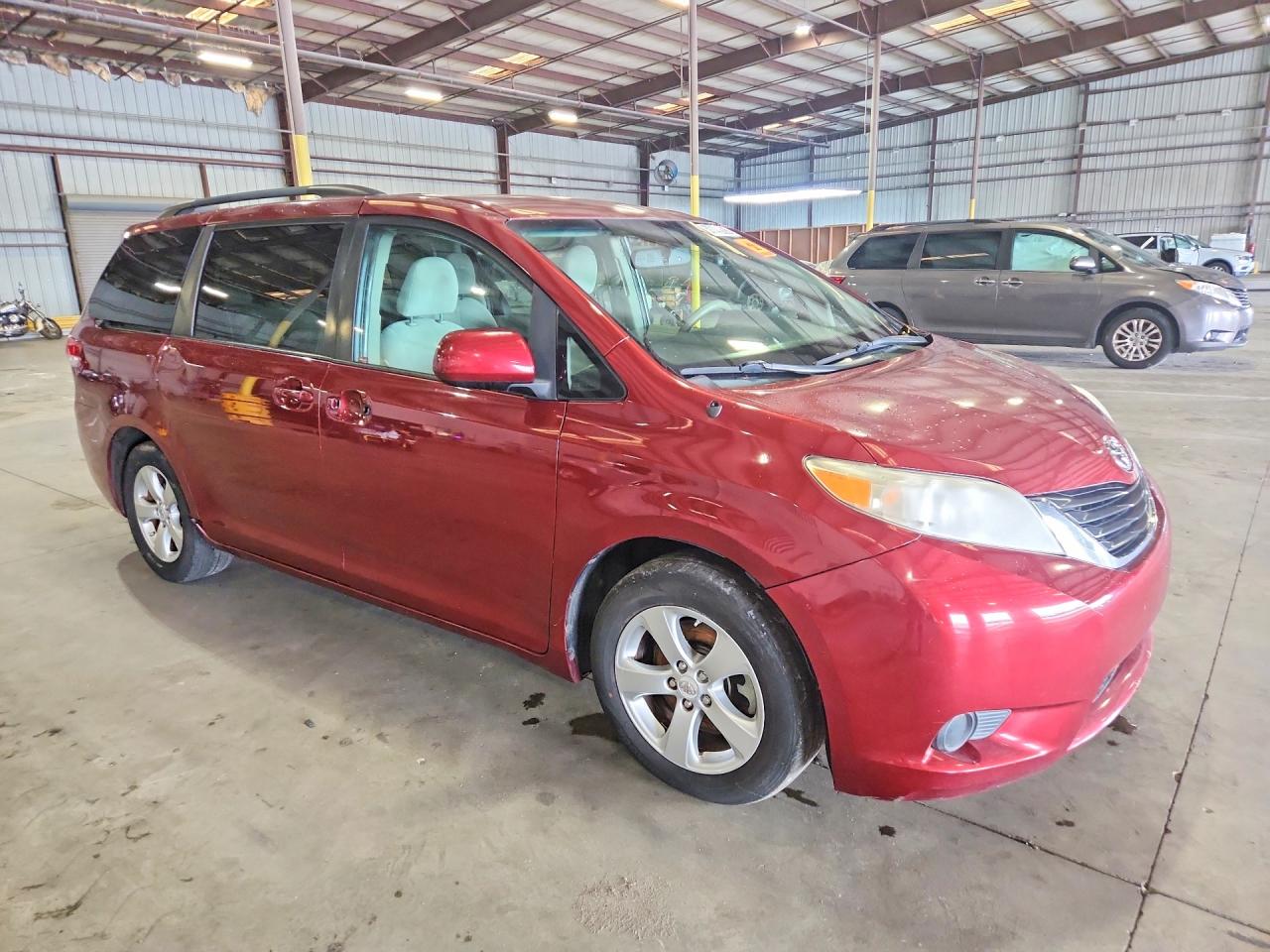 2011 Toyota Sienna Le Maroon vin: 5TDKK3DC4BS123311