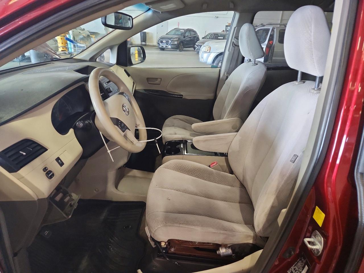 2011 Toyota Sienna Le Maroon vin: 5TDKK3DC4BS123311