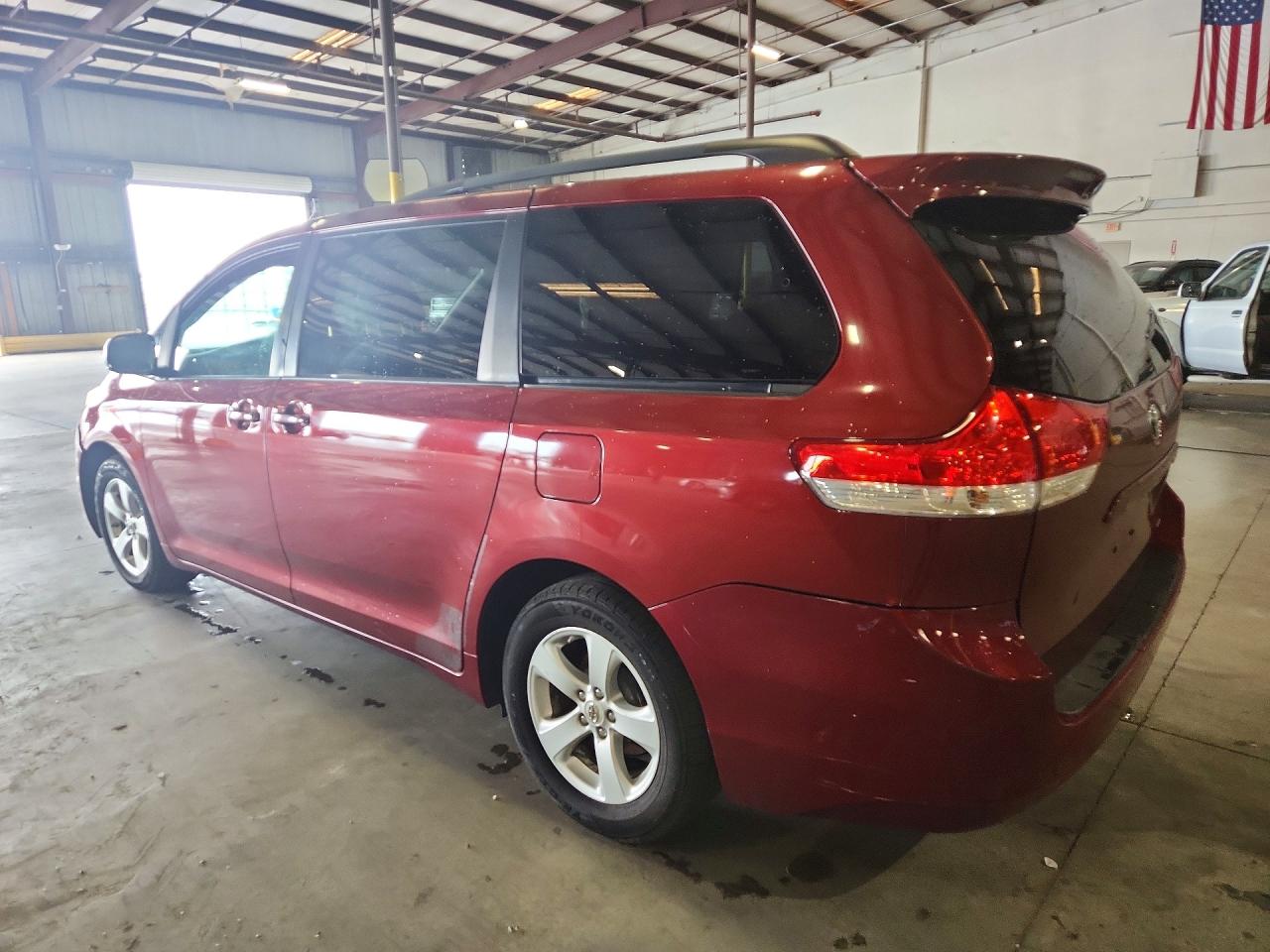 2011 Toyota Sienna Le Maroon vin: 5TDKK3DC4BS123311