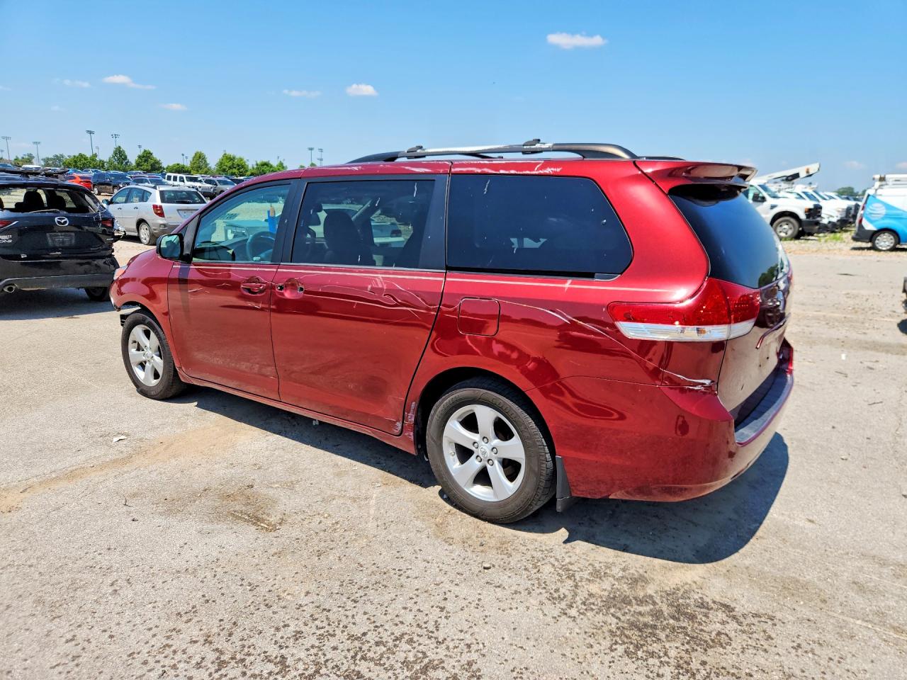 2011 Toyota Sienna Le Maroon vin: 5TDKK3DC4BS130260