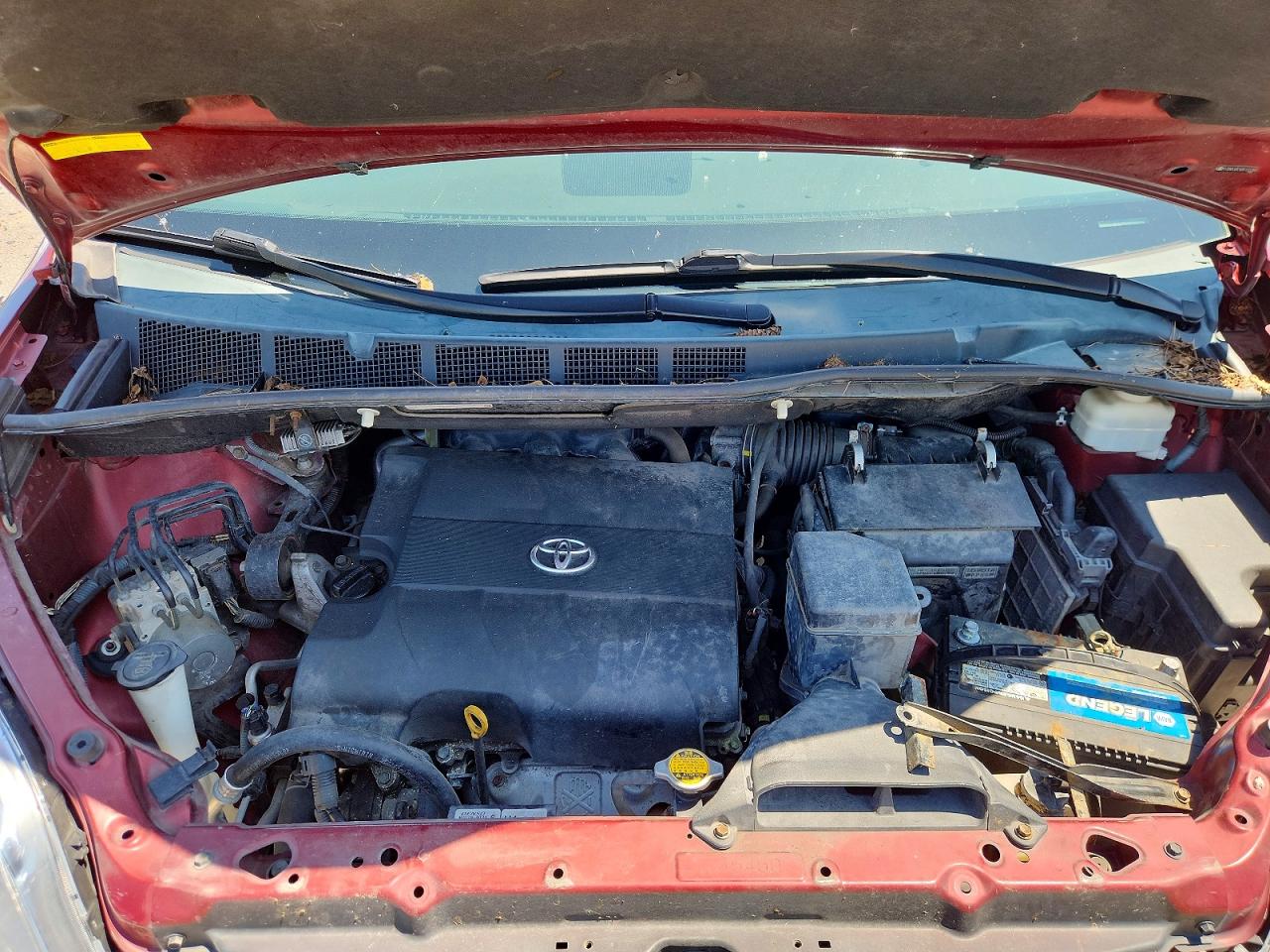 2011 Toyota Sienna Le Maroon vin: 5TDKK3DC4BS130260