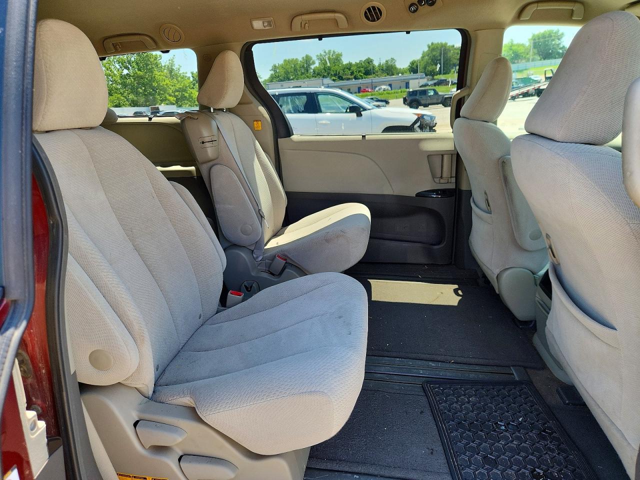2011 Toyota Sienna Le Maroon vin: 5TDKK3DC4BS130260