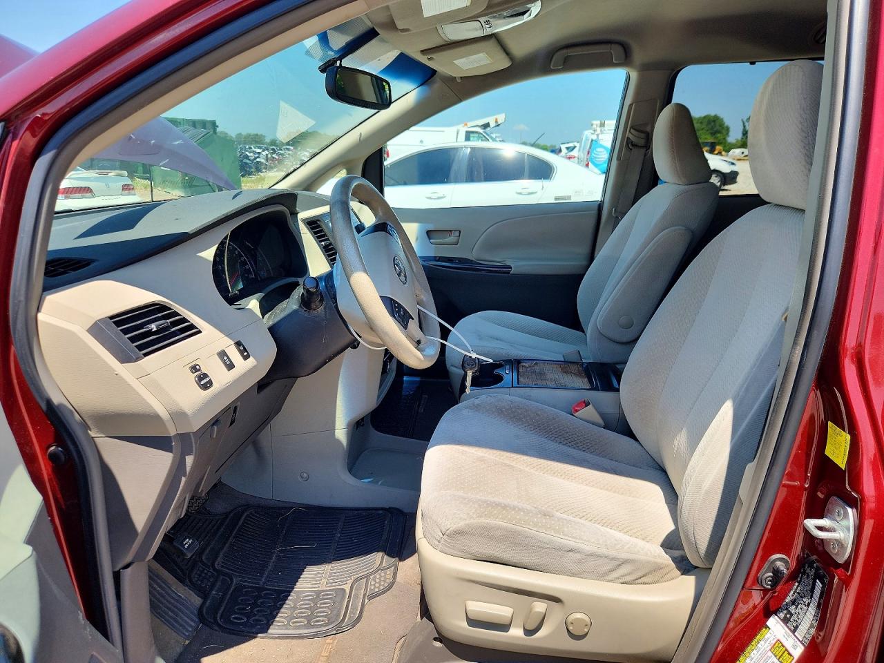 2011 Toyota Sienna Le Maroon vin: 5TDKK3DC4BS130260