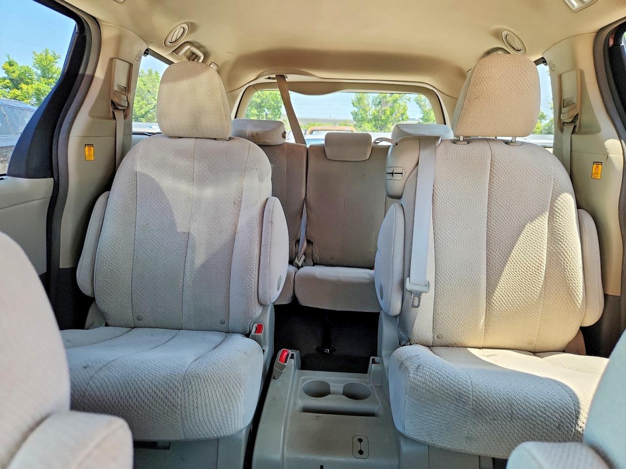 2011 Toyota Sienna Le Maroon vin: 5TDKK3DC4BS130260