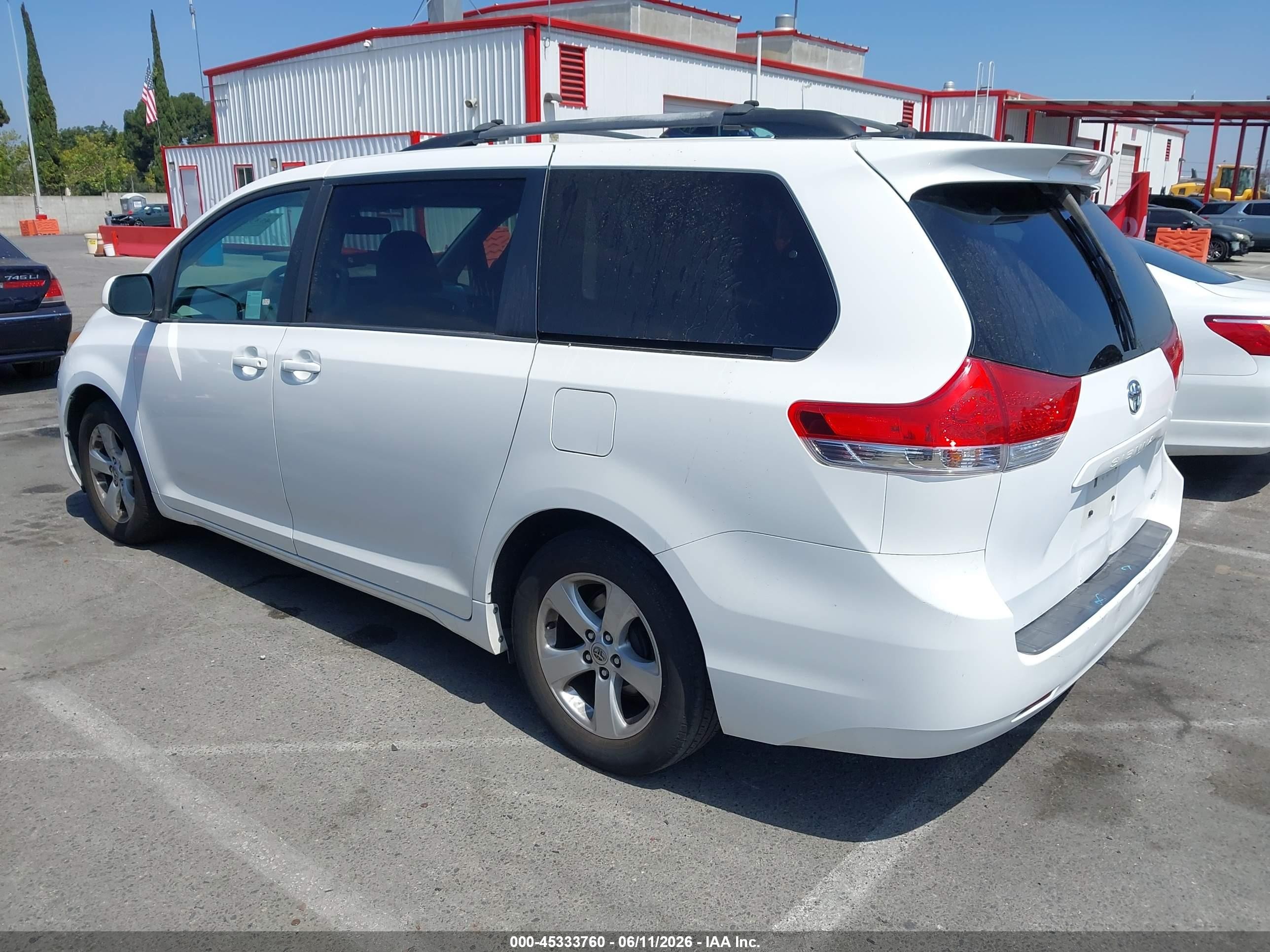 2011 Toyota Sienna Le V6 White vin: 5TDKK3DC4BS139945