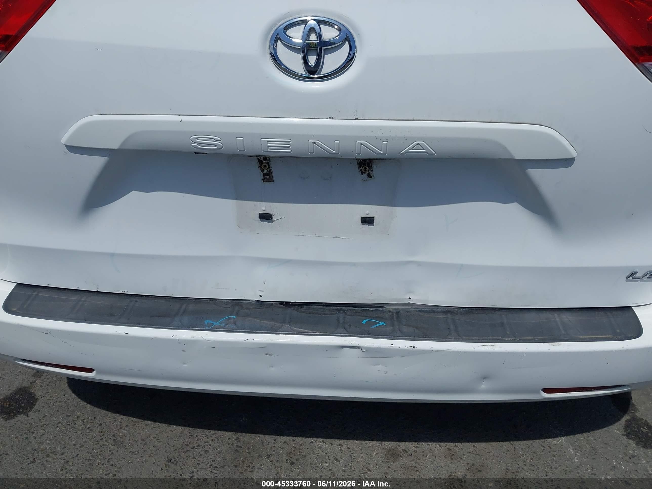 2011 Toyota Sienna Le V6 White vin: 5TDKK3DC4BS139945