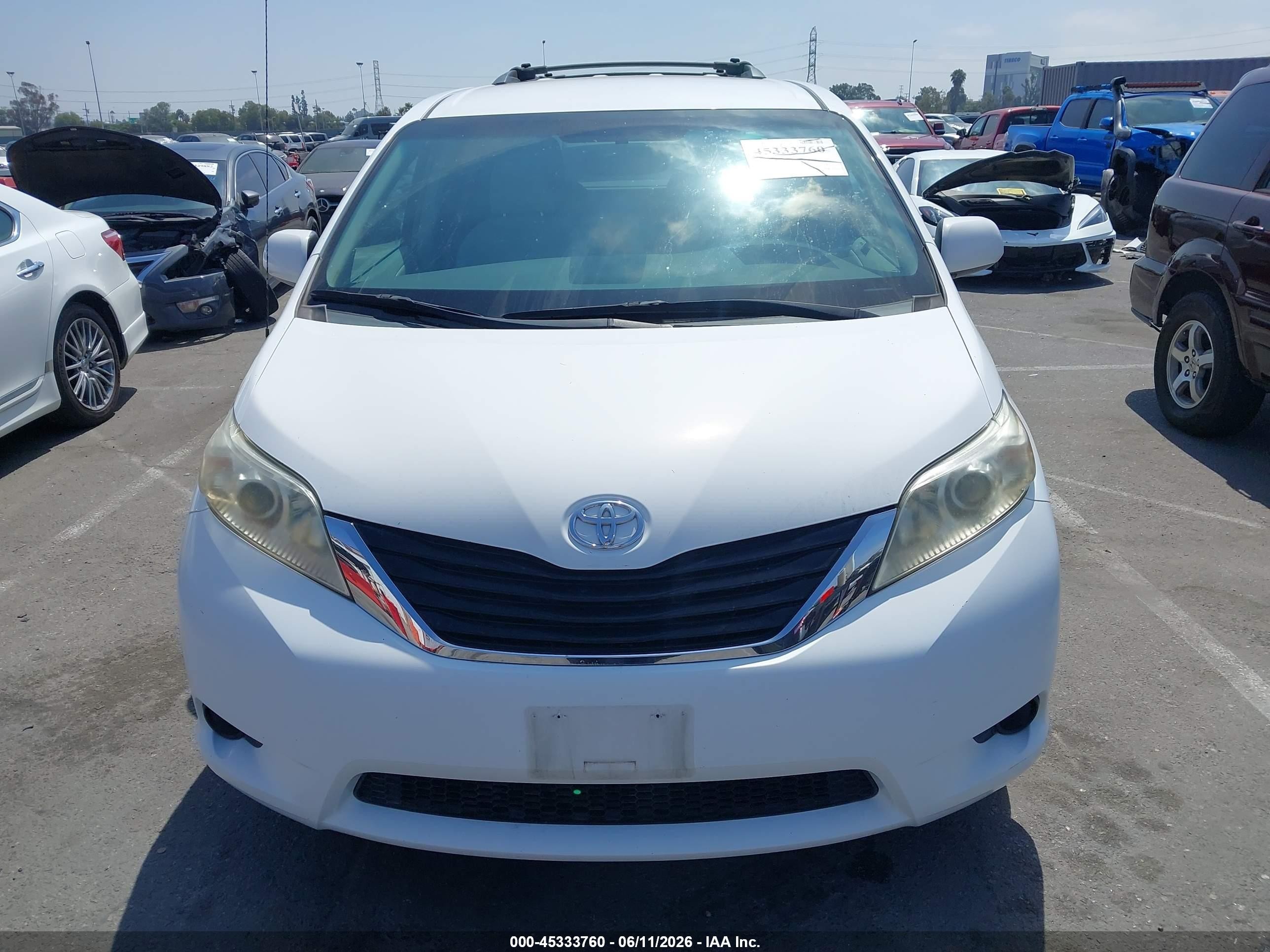 2011 Toyota Sienna Le V6 White vin: 5TDKK3DC4BS139945