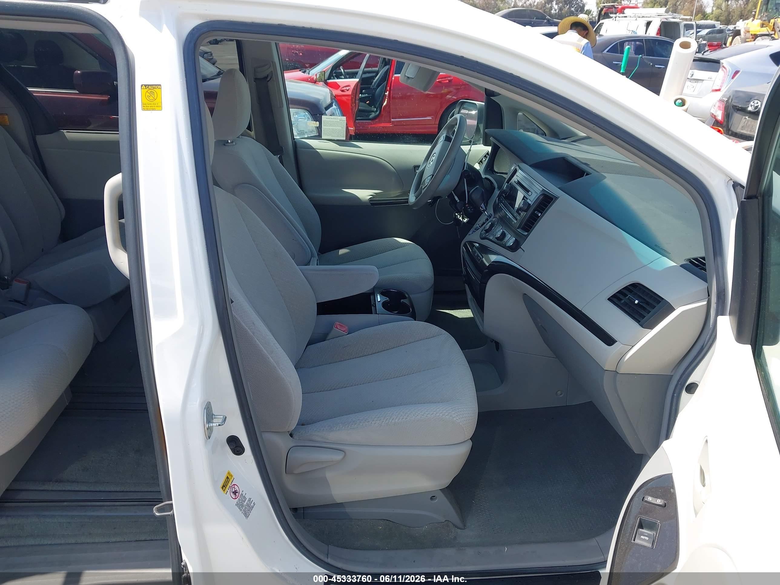 2011 Toyota Sienna Le V6 White vin: 5TDKK3DC4BS139945