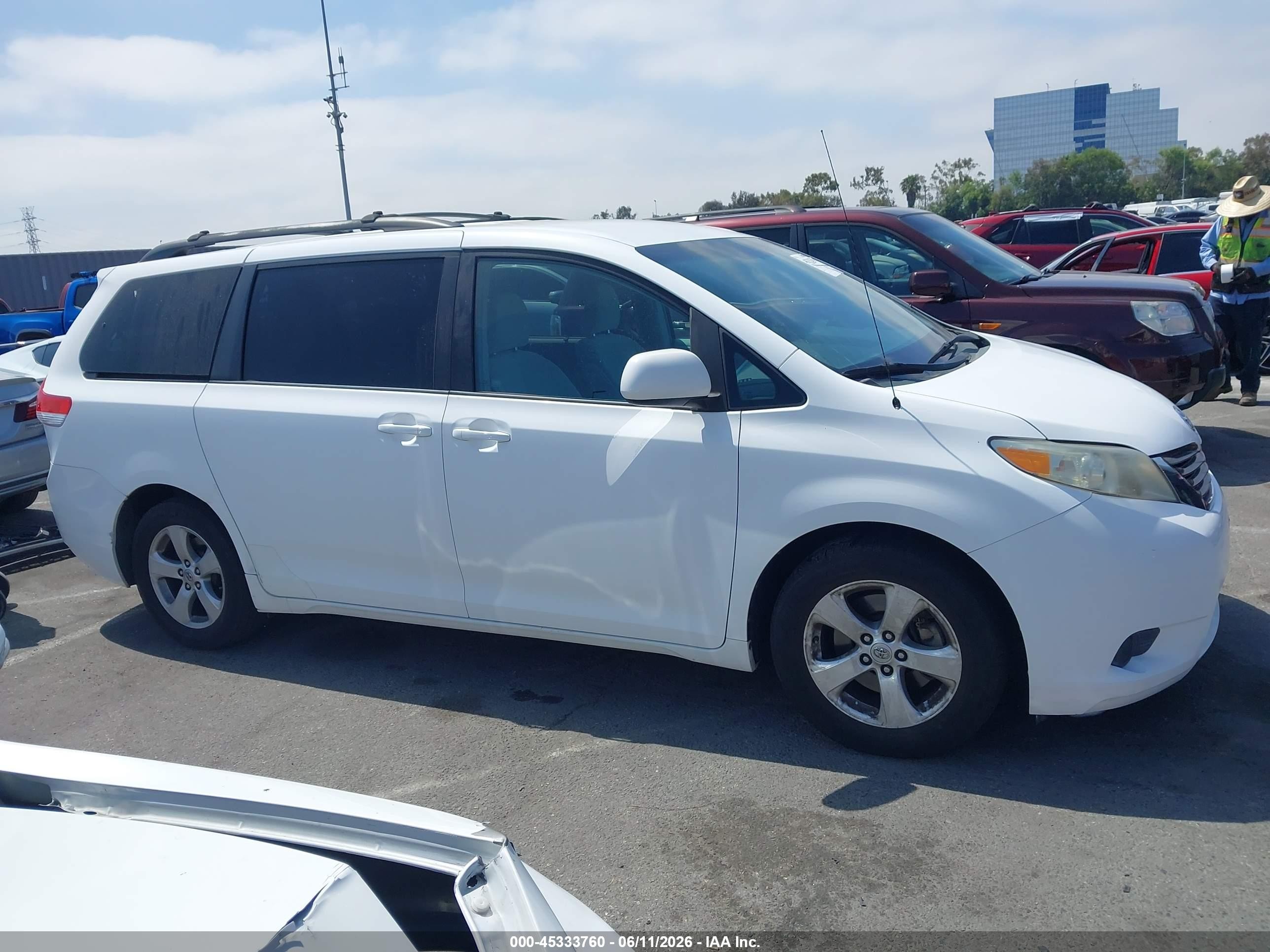 2011 Toyota Sienna Le V6 White vin: 5TDKK3DC4BS139945