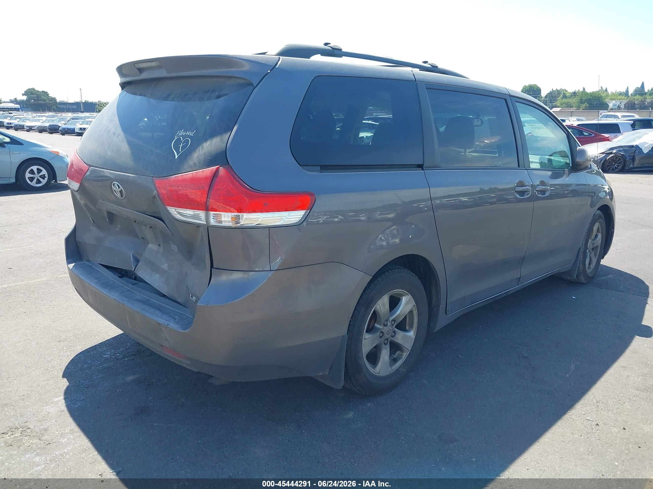 2011 Toyota Sienna Le V6 Gray vin: 5TDKK3DC4BS157393