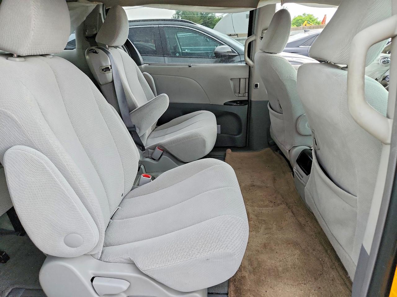 2011 Toyota Sienna Le Gray vin: 5TDKK3DC4BS169978