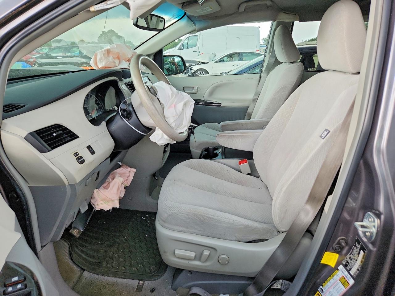 2011 Toyota Sienna Le Gray vin: 5TDKK3DC4BS169978