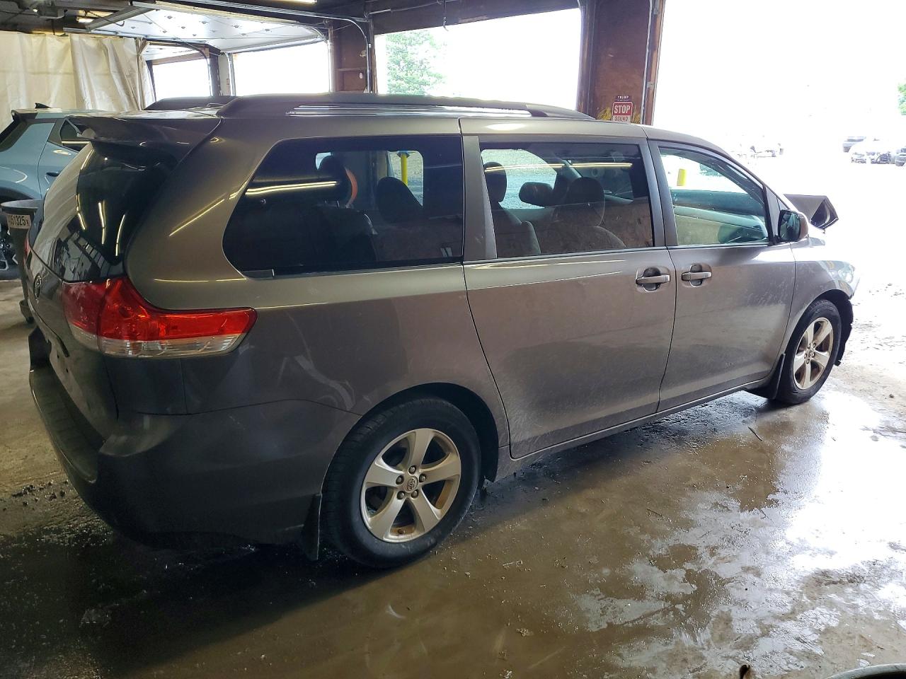 2012 Toyota Sienna Le Gray vin: 5TDKK3DC4CS182070