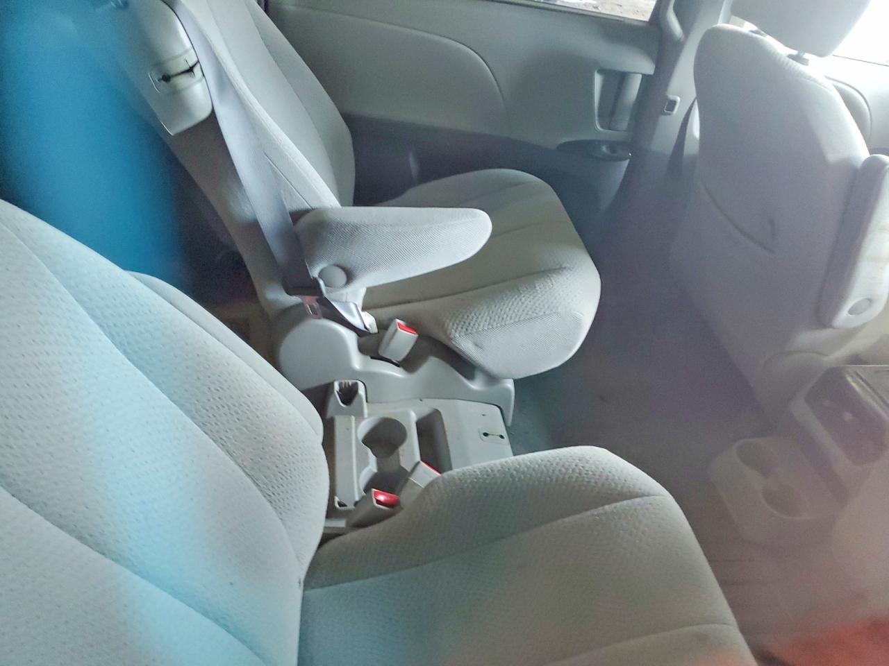 2012 Toyota Sienna Le Gray vin: 5TDKK3DC4CS182070