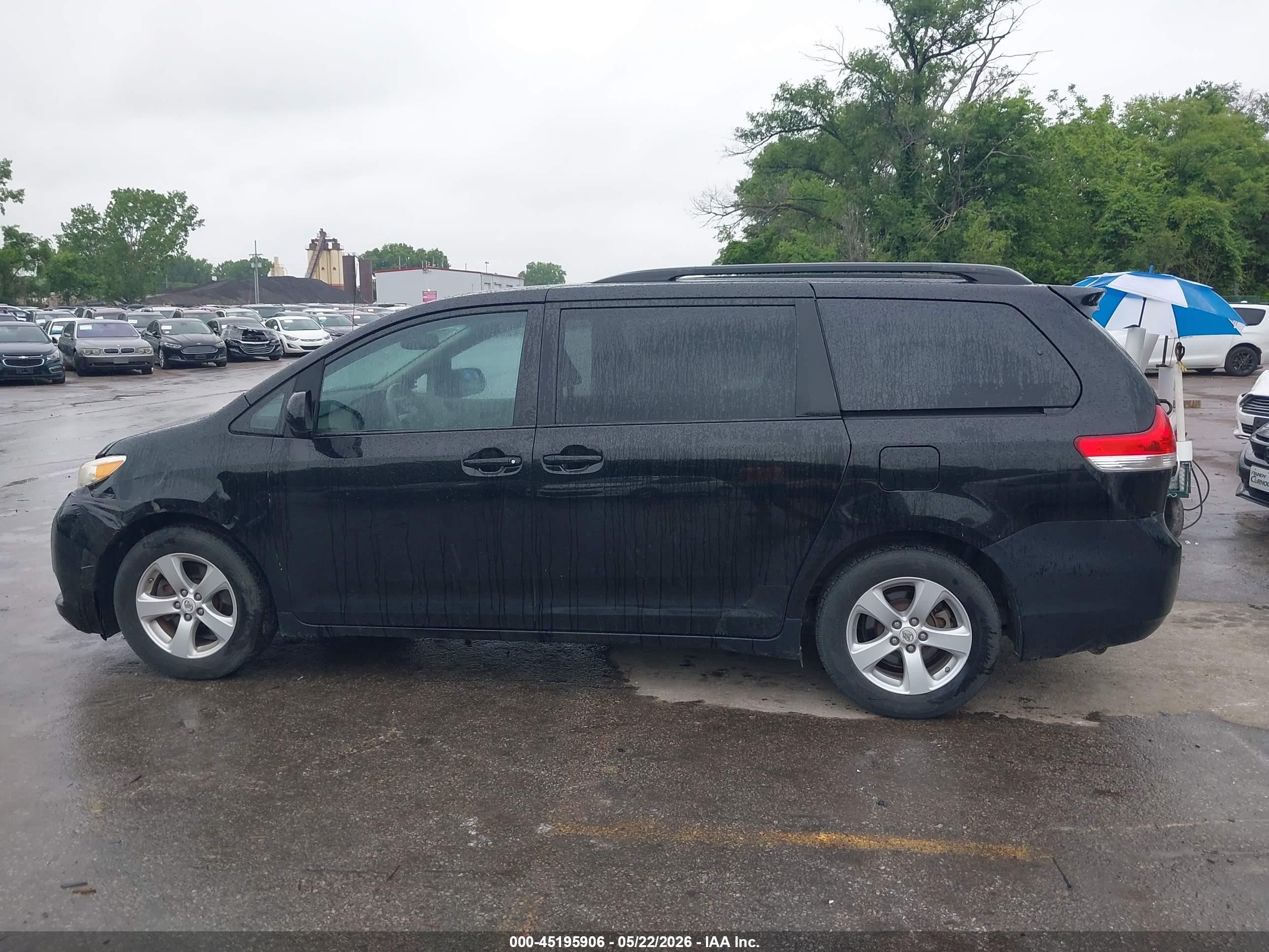 2012 Toyota Sienna Le V6 8 Passenger Black vin: 5TDKK3DC4CS183493